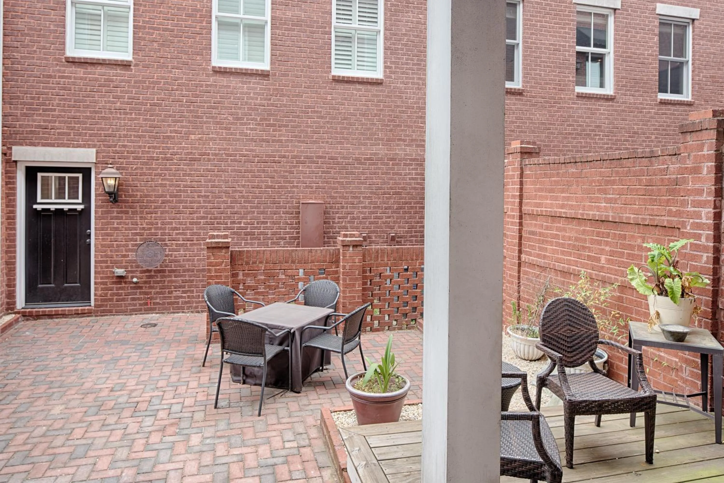 Patio in Liberty Street Redbrick Town and Carriage House