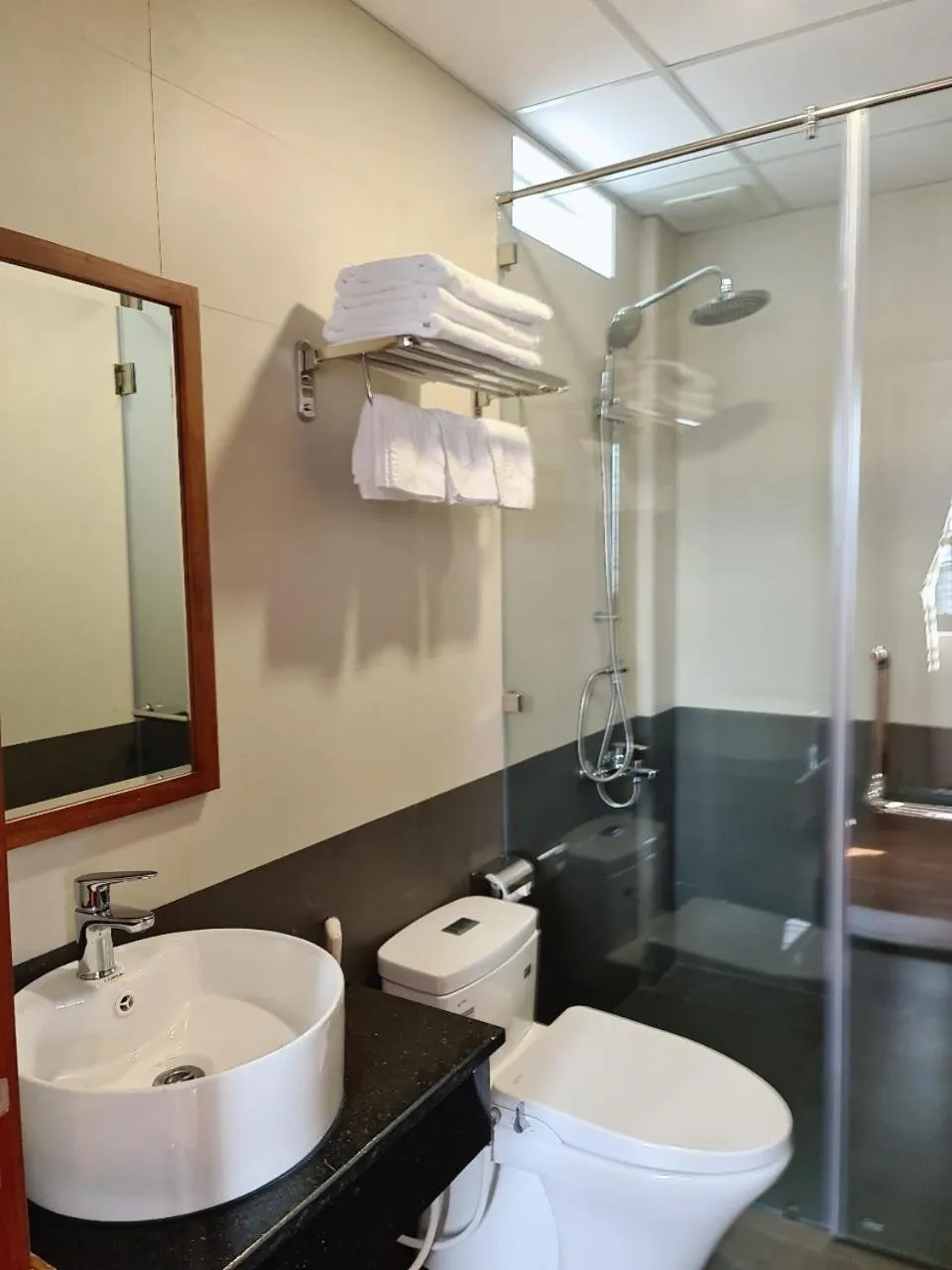 Toilet in Ocean View Quy Nhon Hotel