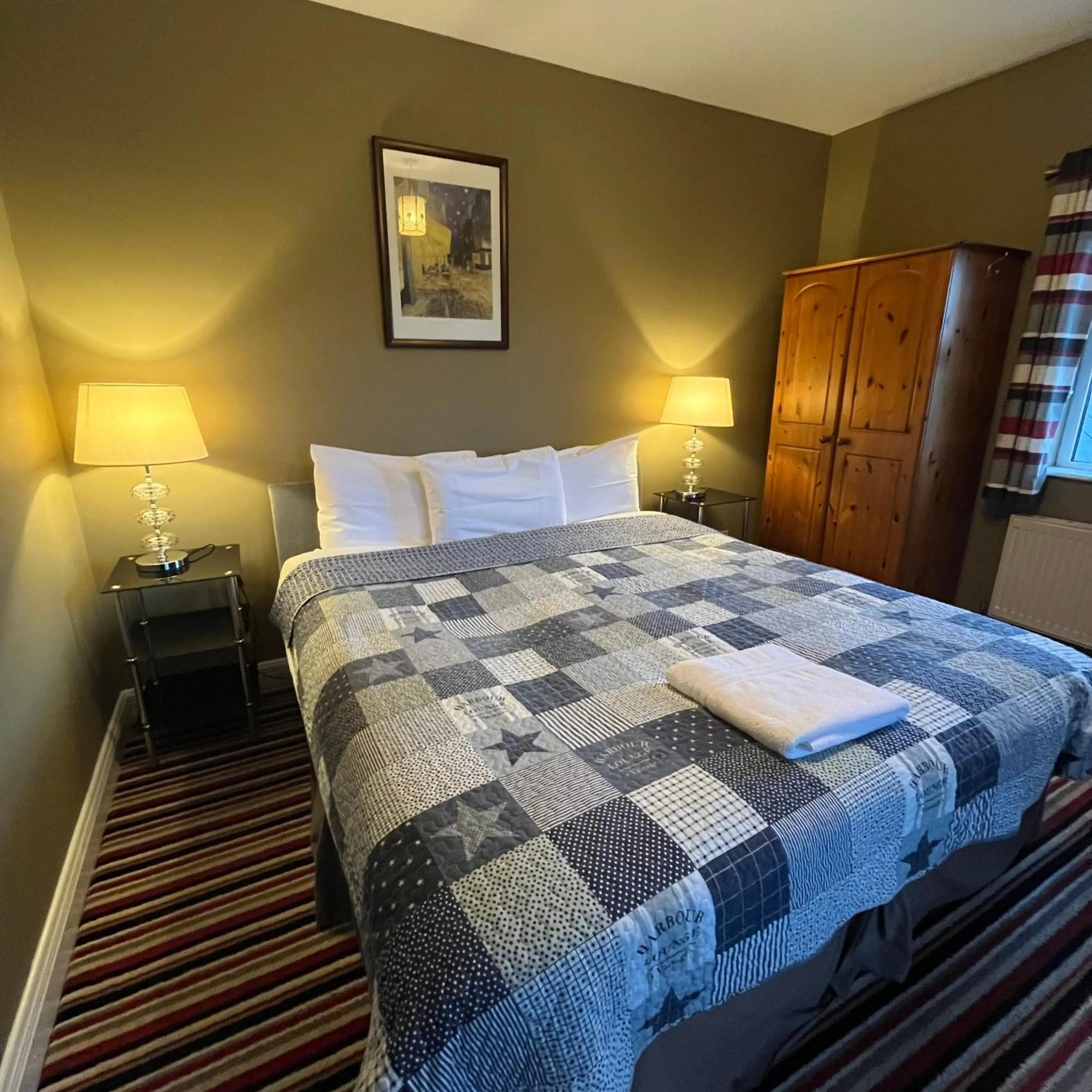 Bed in The Yeats County Inn Hotel