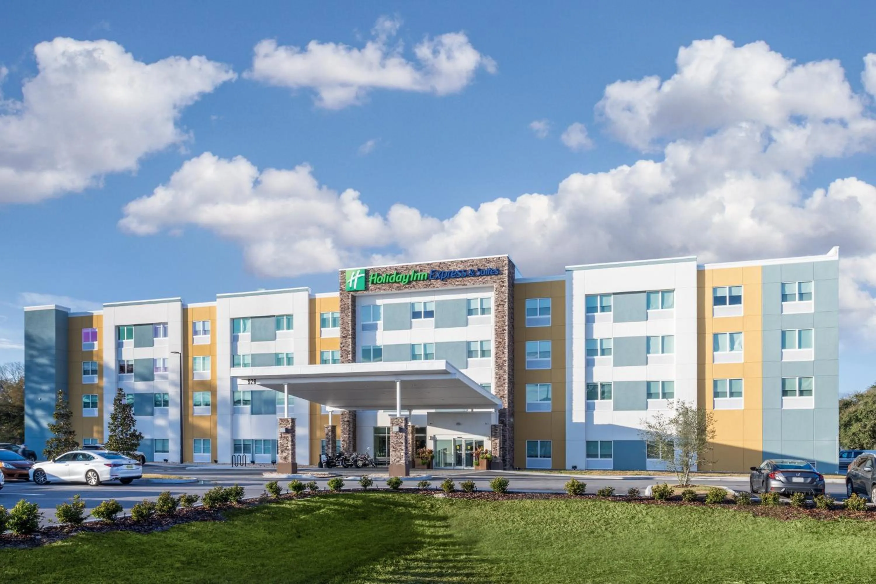 Property building in Holiday Inn Express & Suites - Wildwood - The Villages by IHG