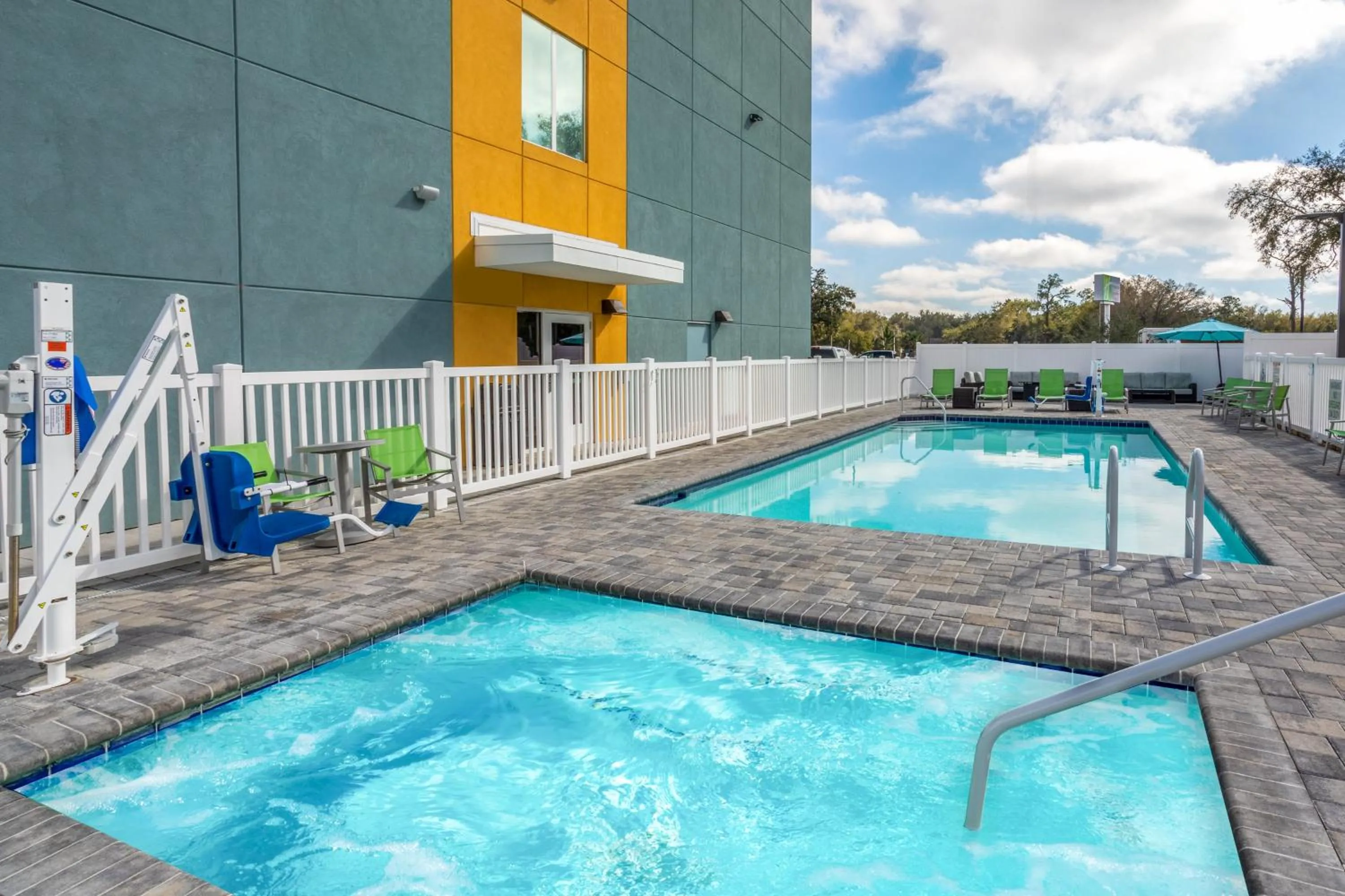Swimming pool in Holiday Inn Express & Suites - Wildwood - The Villages by IHG