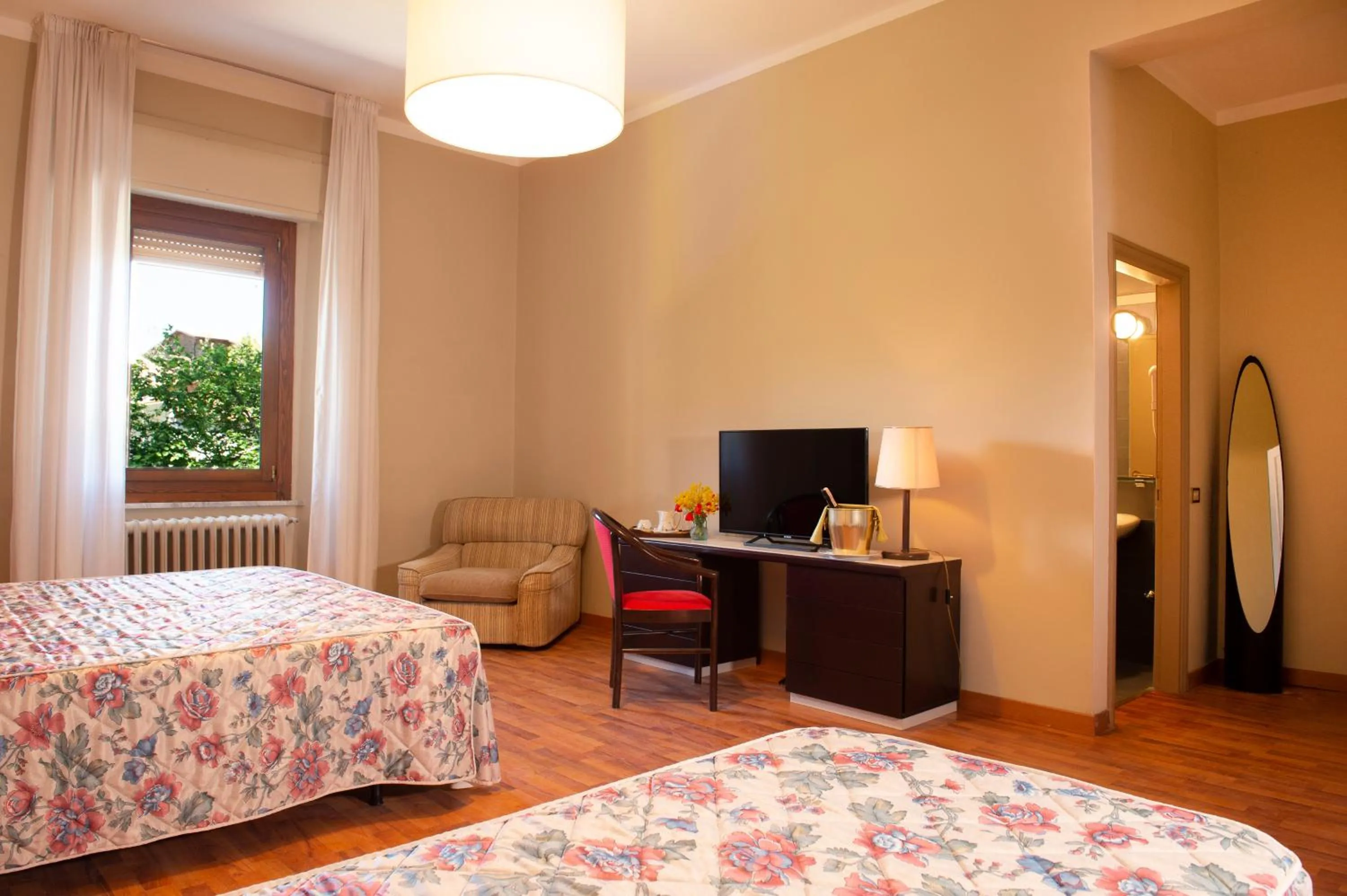 View (from property/room), Bed in Hotel Villa dei Pini