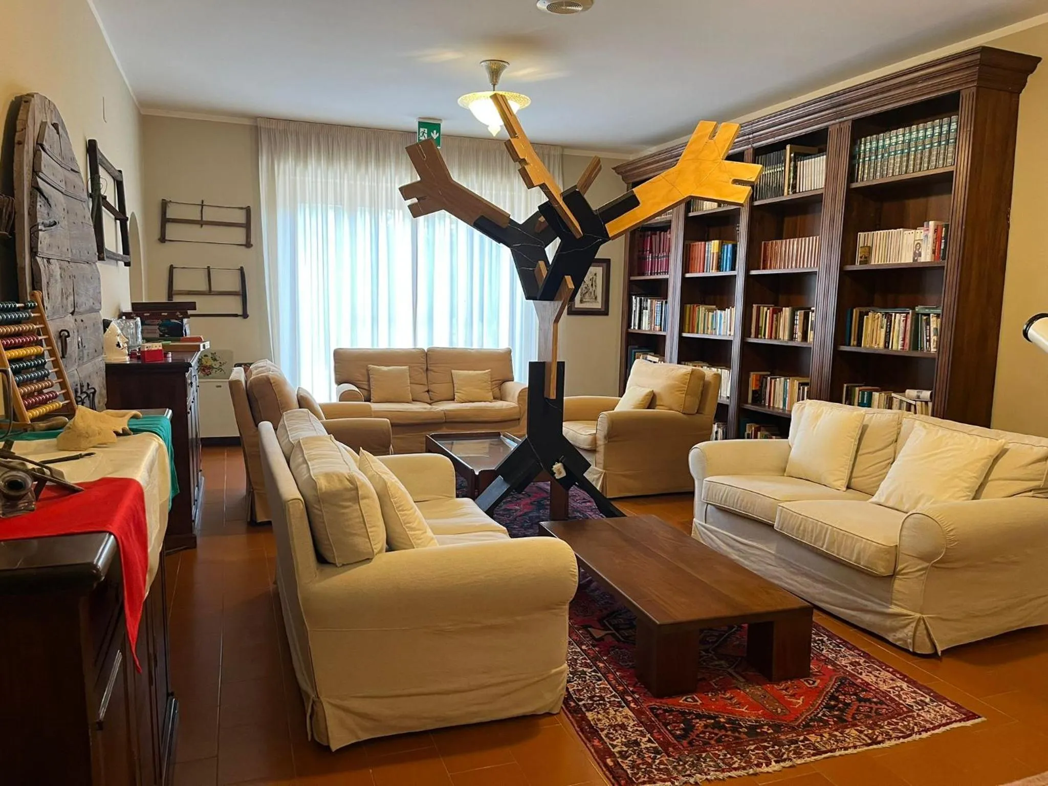 Library in Hotel Villa dei Pini