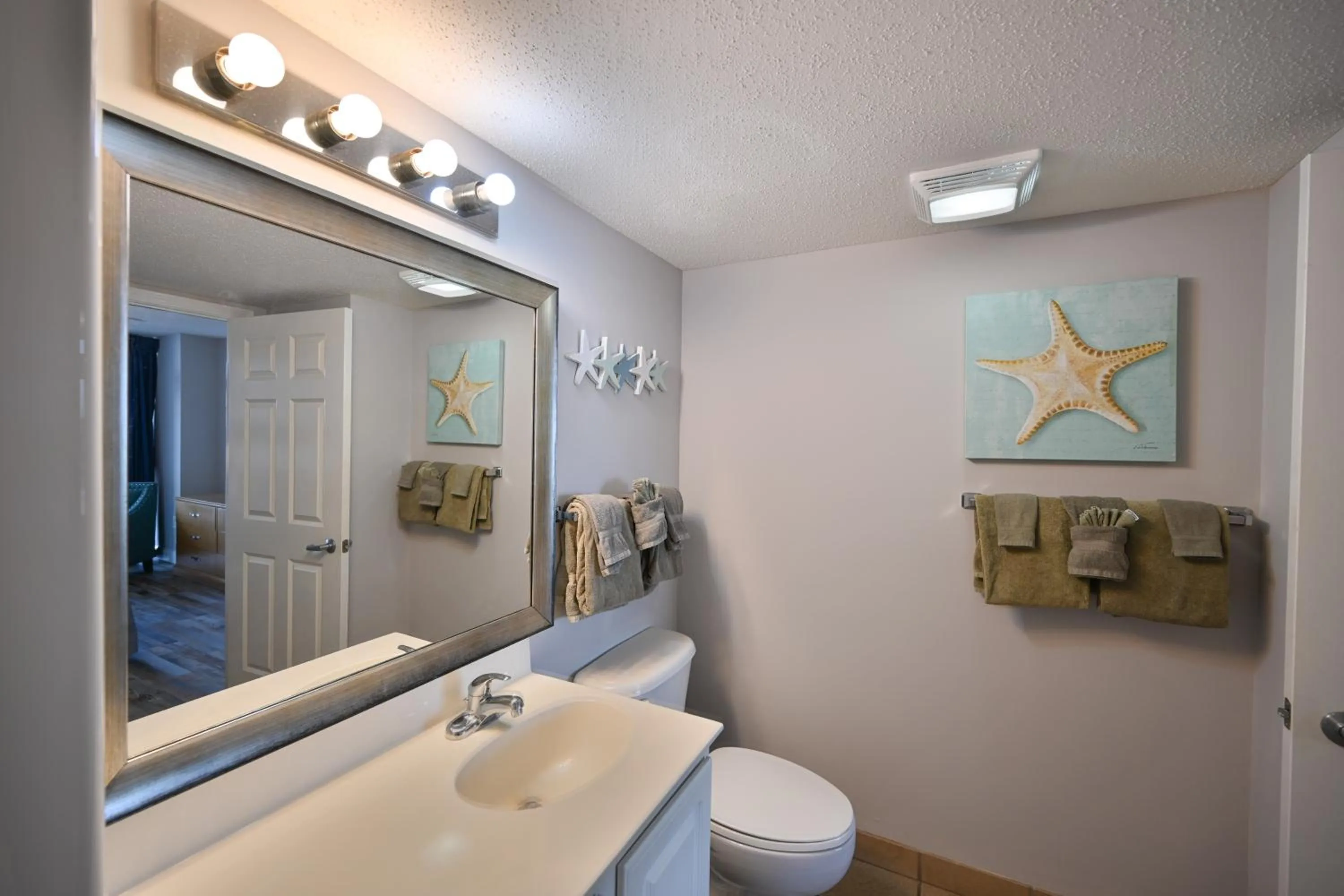 Bathroom in A Piece of Paradise, Newly Renovated