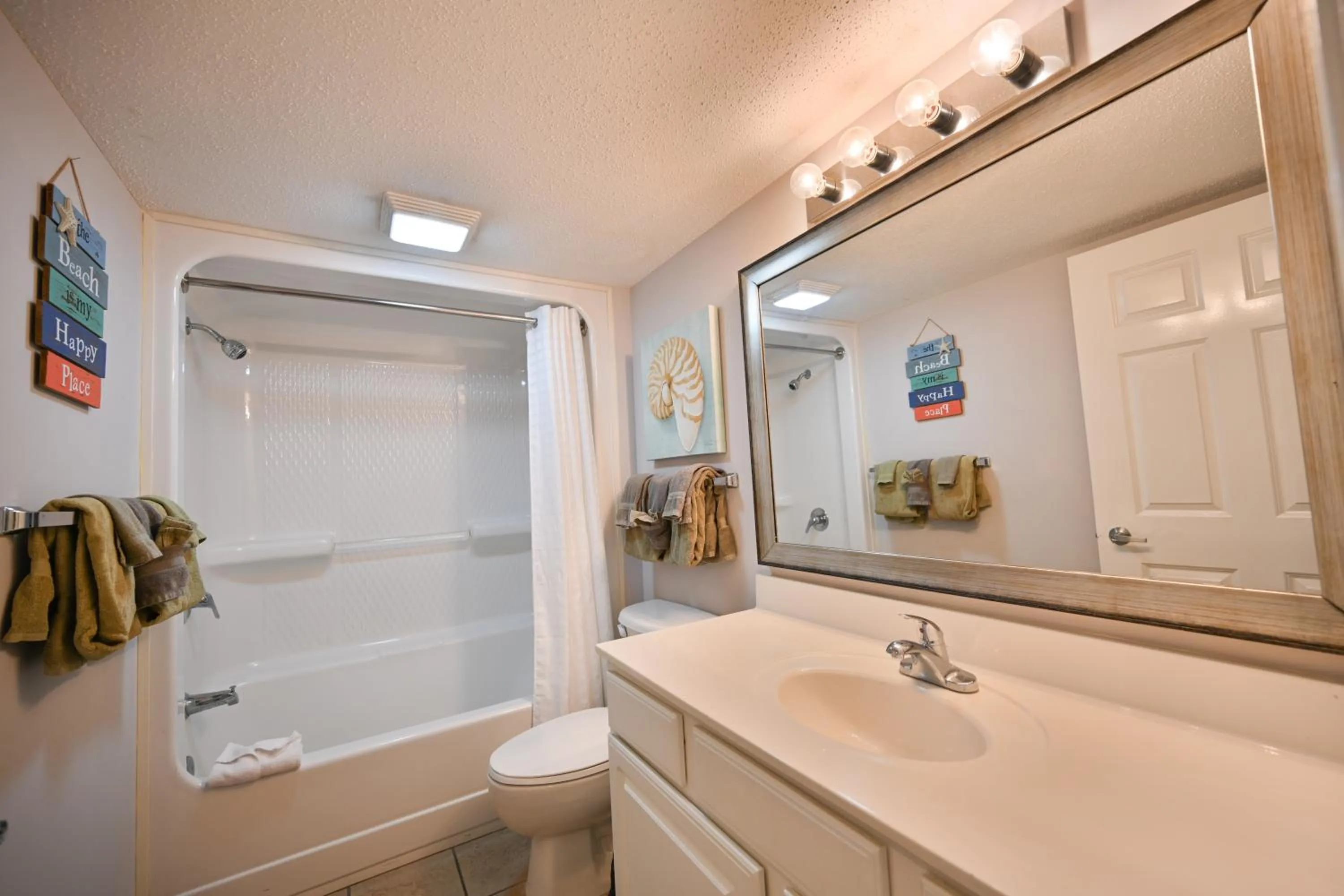 Bathroom in A Piece of Paradise, Newly Renovated