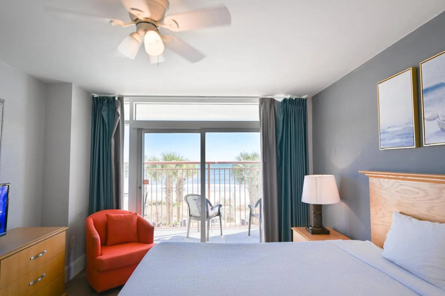 Bed in A Piece of Paradise, Newly Renovated