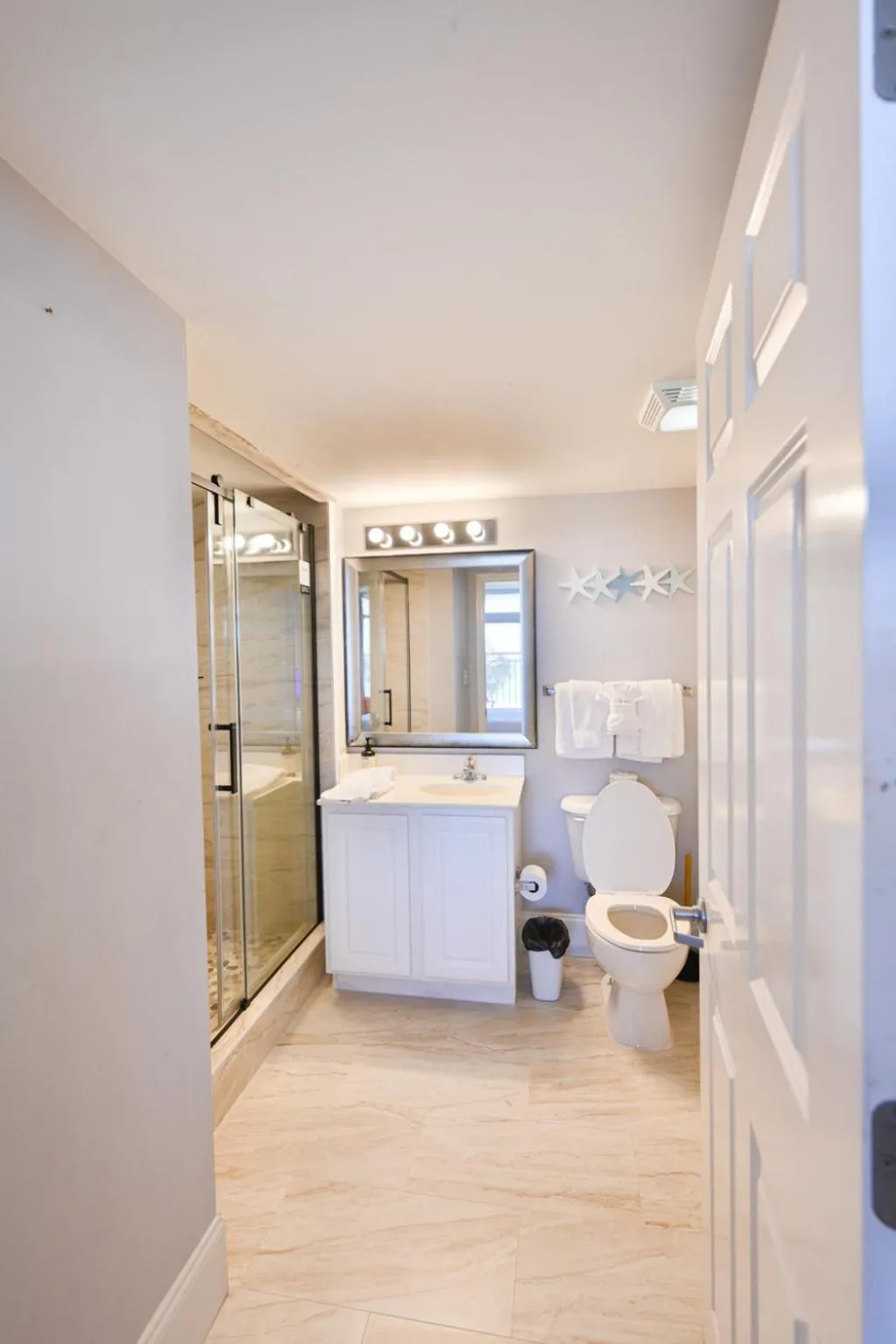 Shower in A Piece of Paradise, Newly Renovated