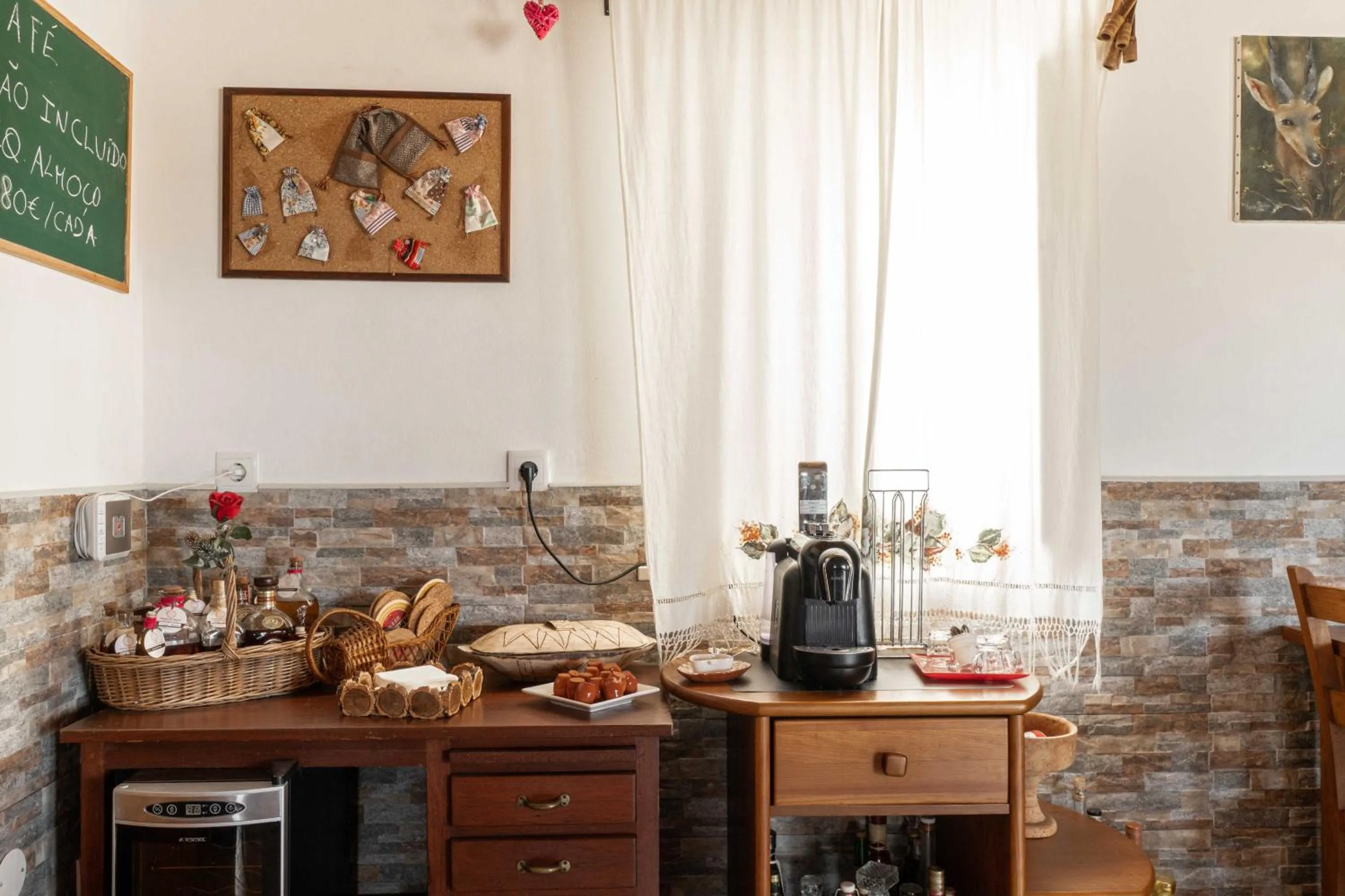 Communal lounge/ TV room in Refugio Das Origens