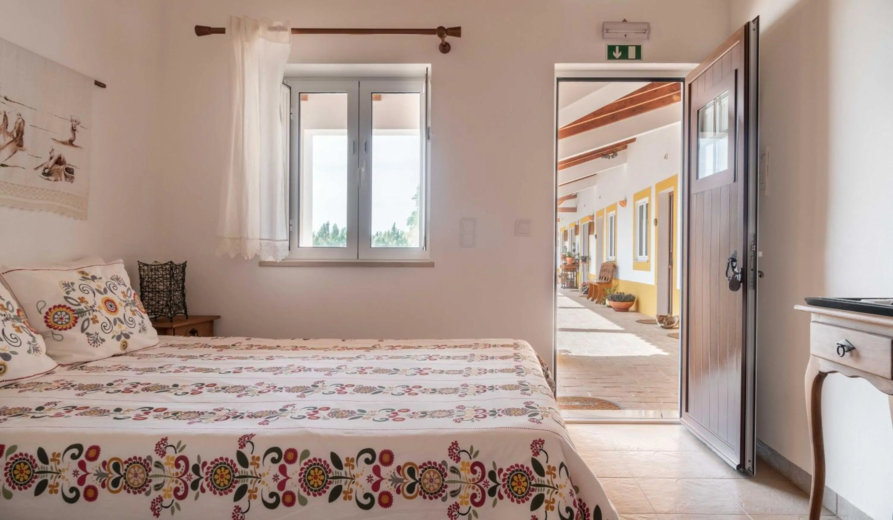Facade/entrance, Bed in Refugio Das Origens