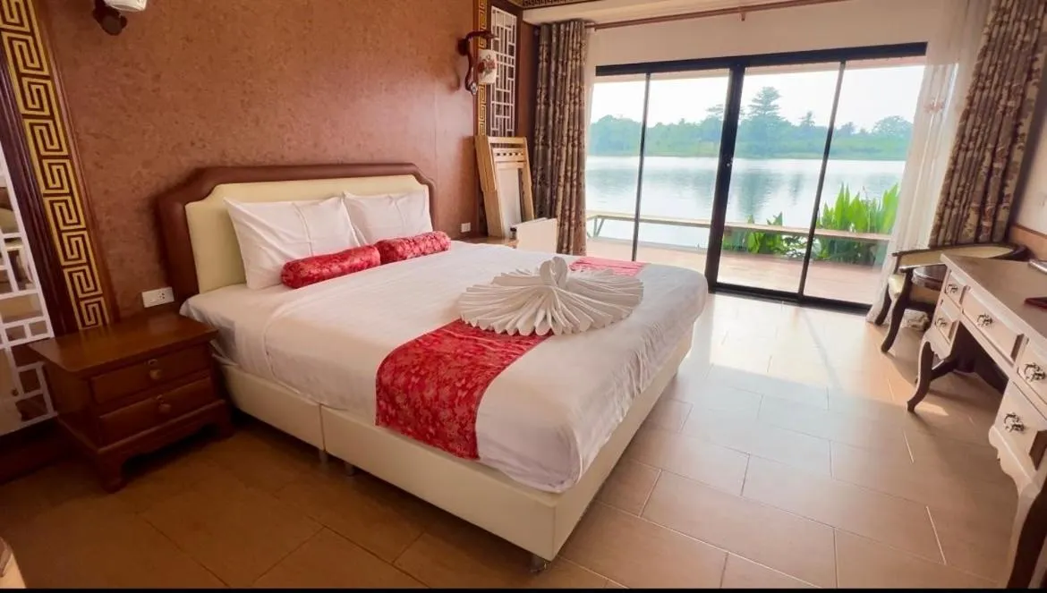 Bed in Kasem Island Resort