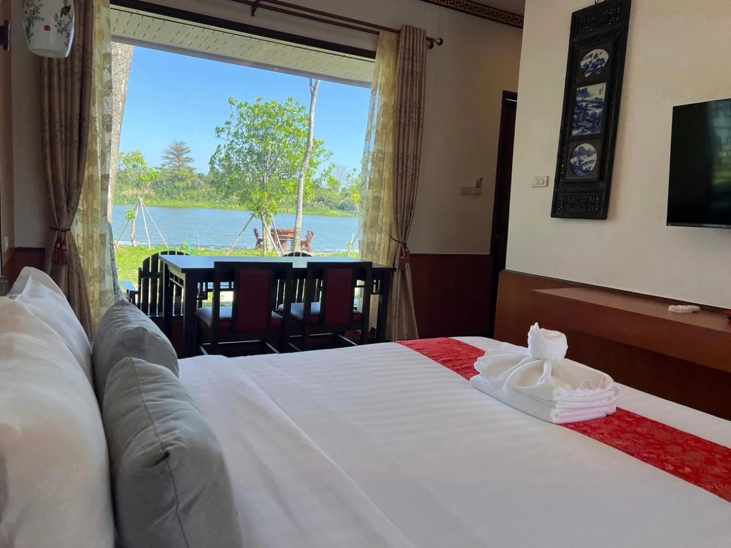 Bed in Kasem Island Resort