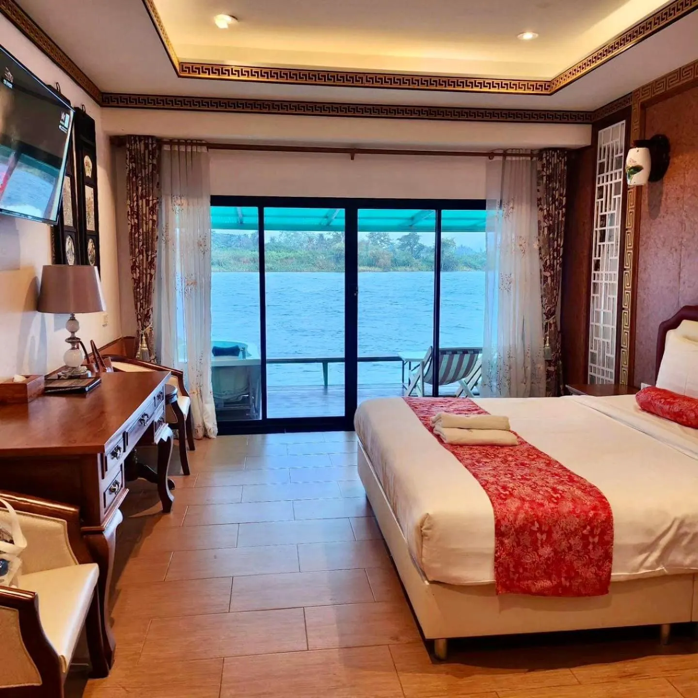 Bed in Kasem Island Resort