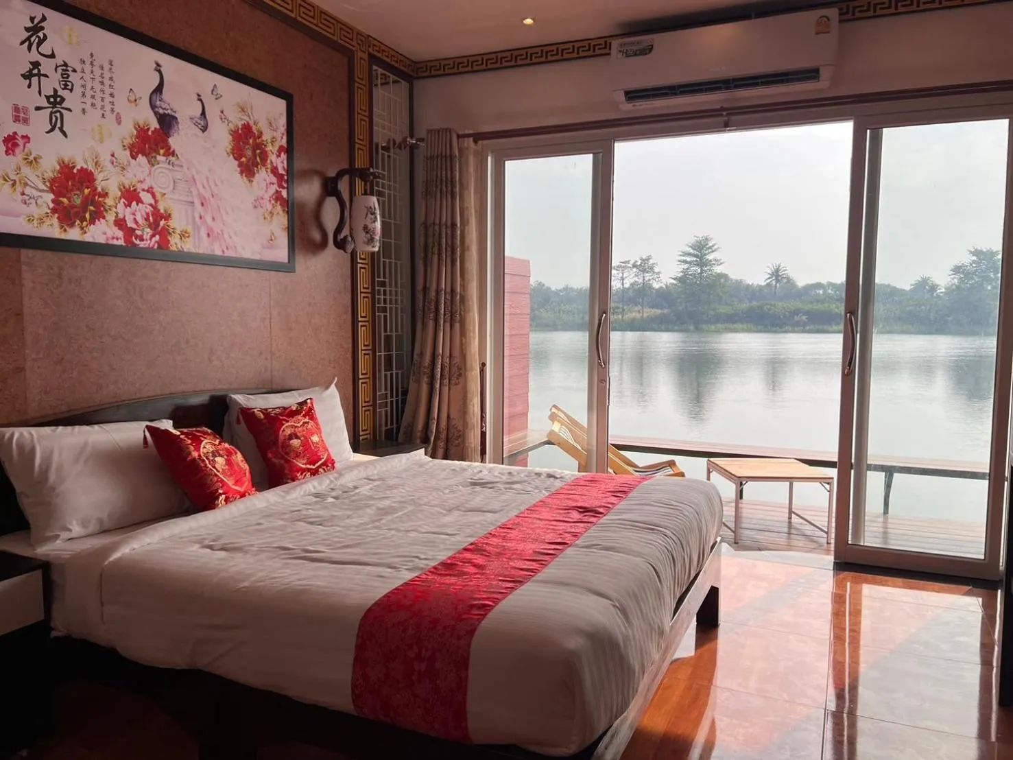 Bed in Kasem Island Resort