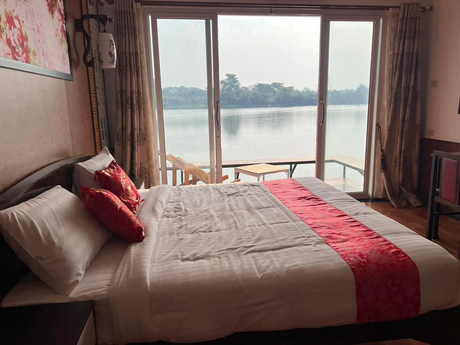 Bed in Kasem Island Resort