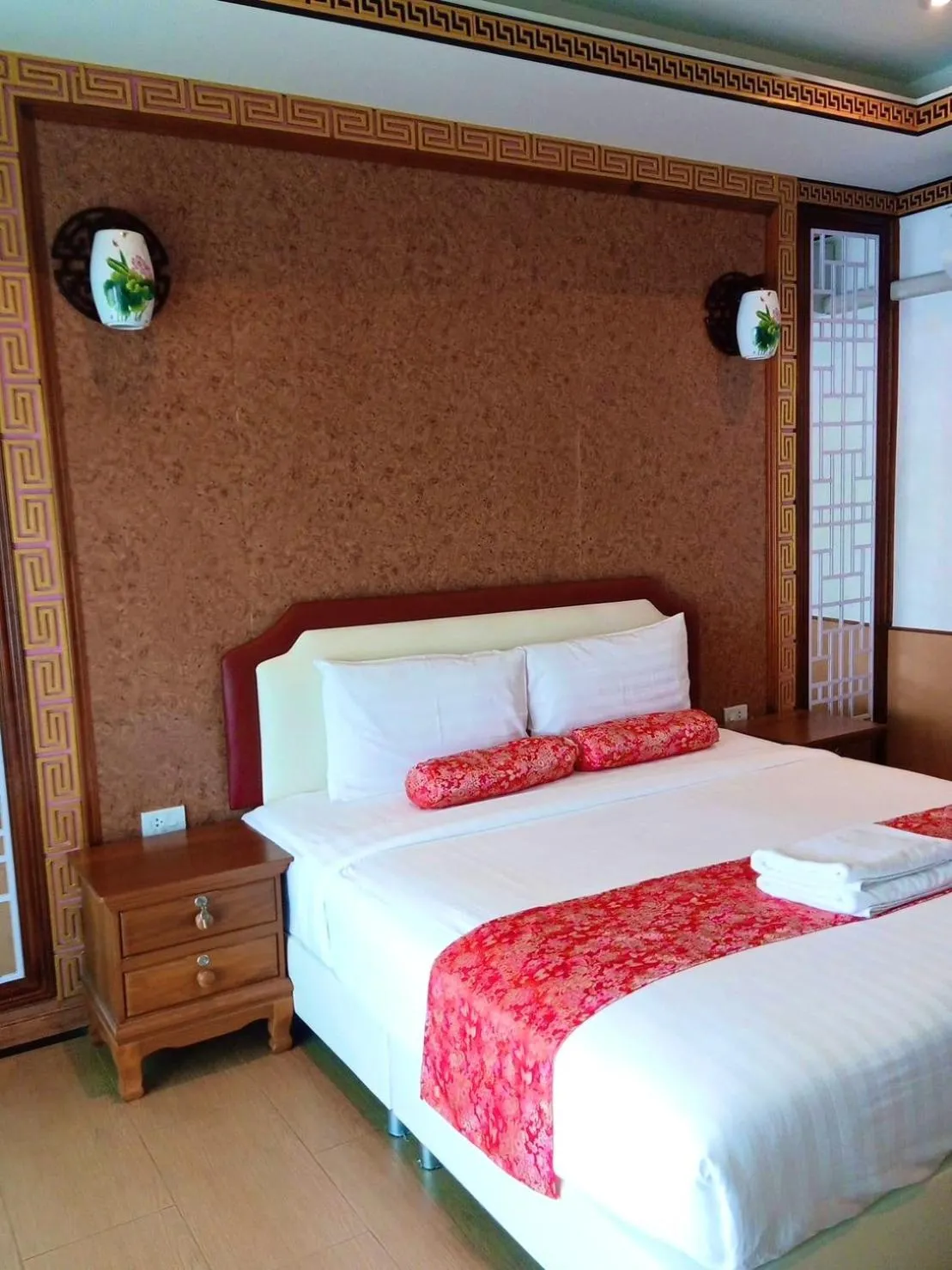 Bed in Kasem Island Resort