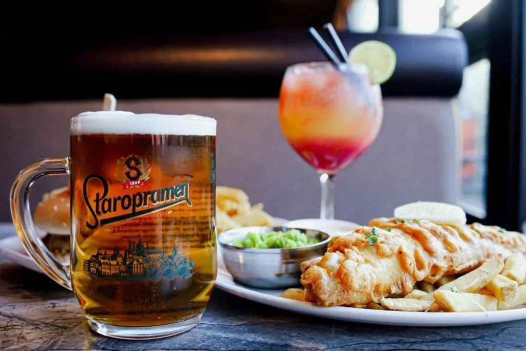 Food and drinks in Lomond Park Hotel