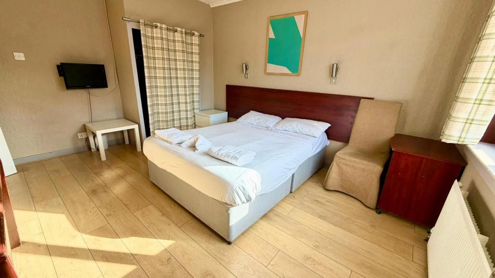 Bed in Lomond Park Hotel