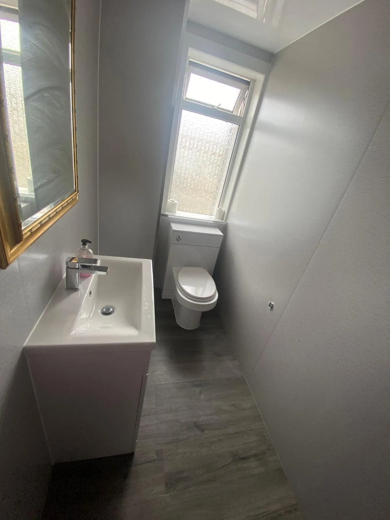 Bathroom in Lomond Park Hotel