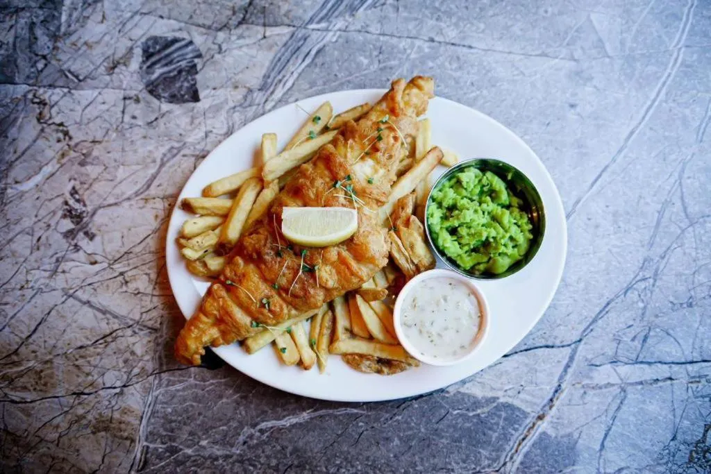 Food and drinks in Lomond Park Hotel