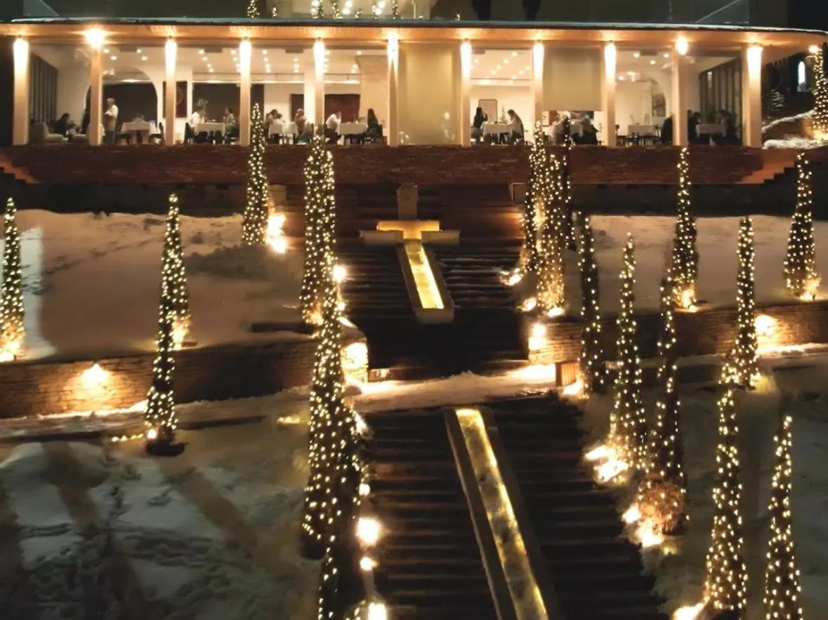 Restaurant/places to eat in Kainar Hotel