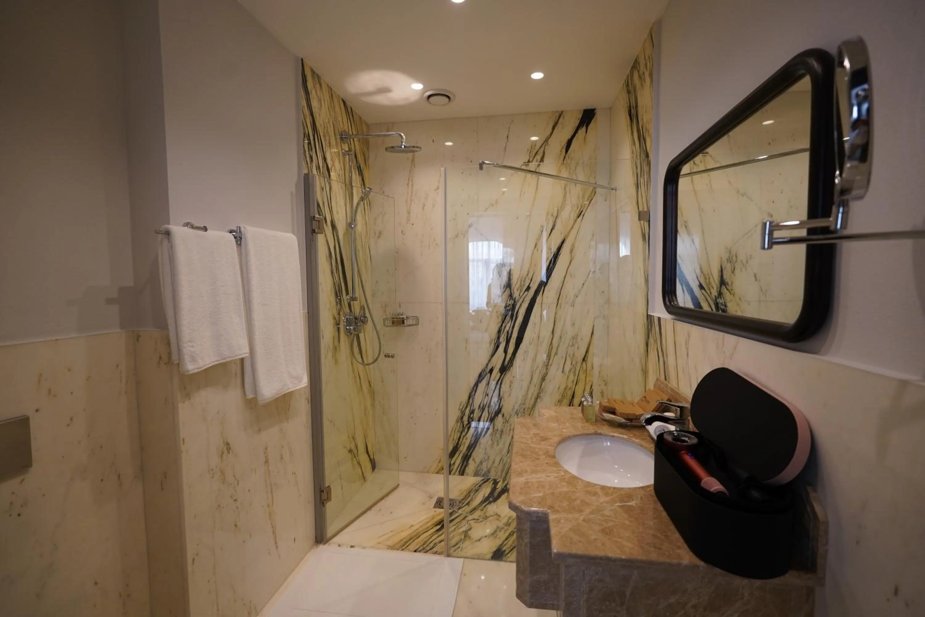 Shower in Kainar Hotel