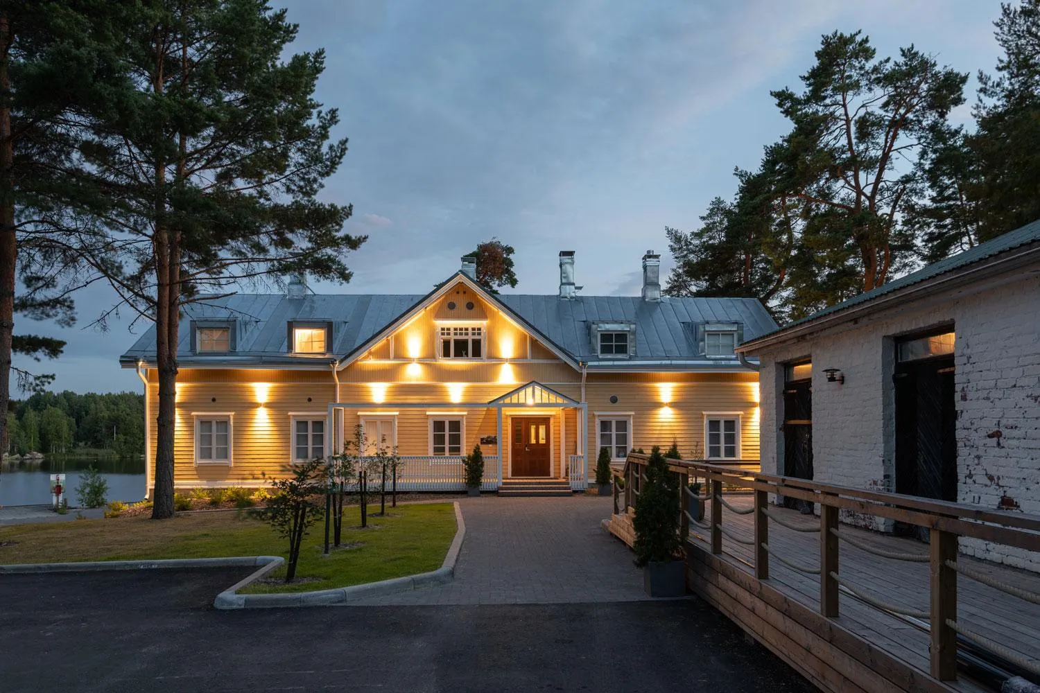 Facade/entrance in Ilola Inn