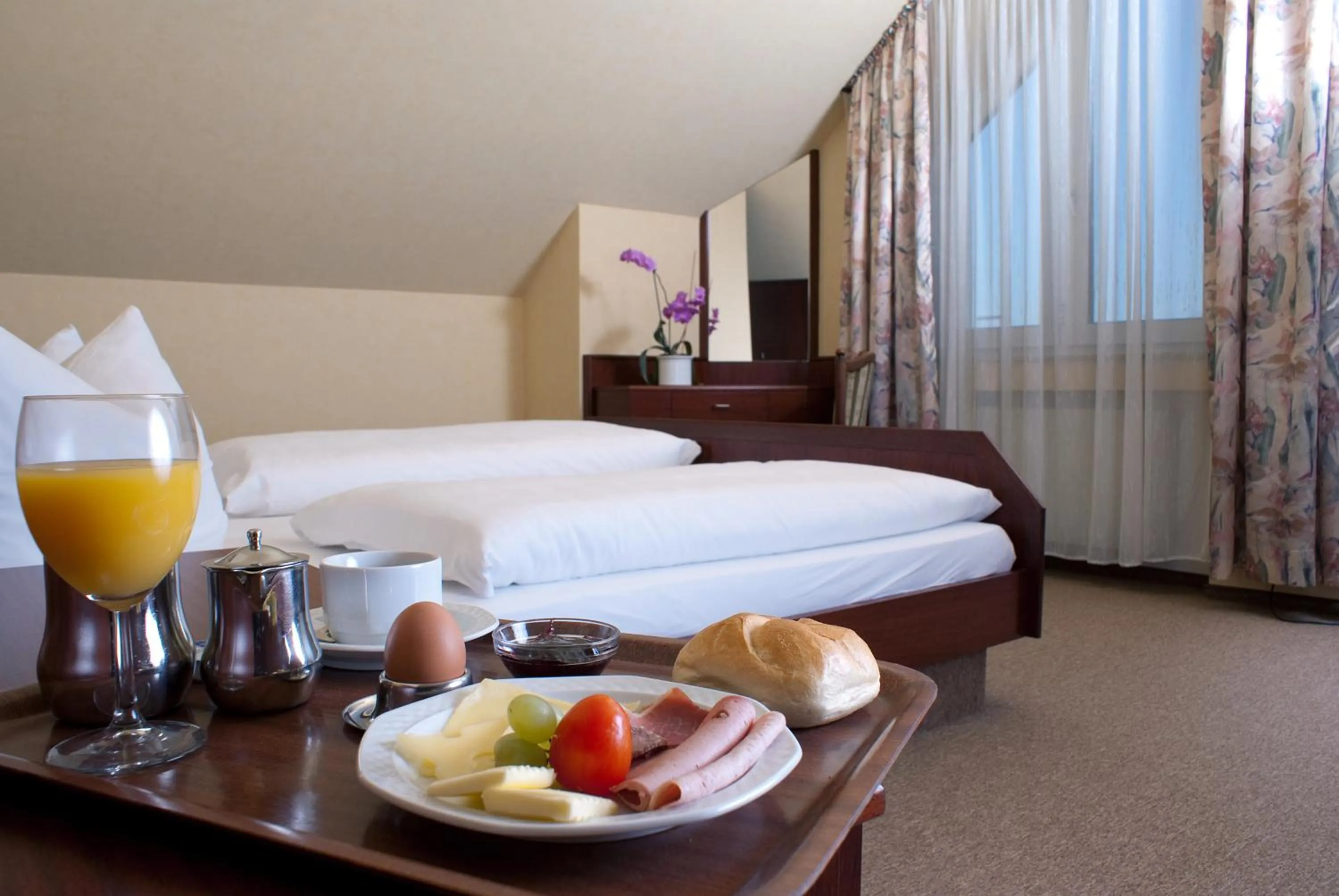 Bed in Hotel-Restaurant und Gästehaus Löwen