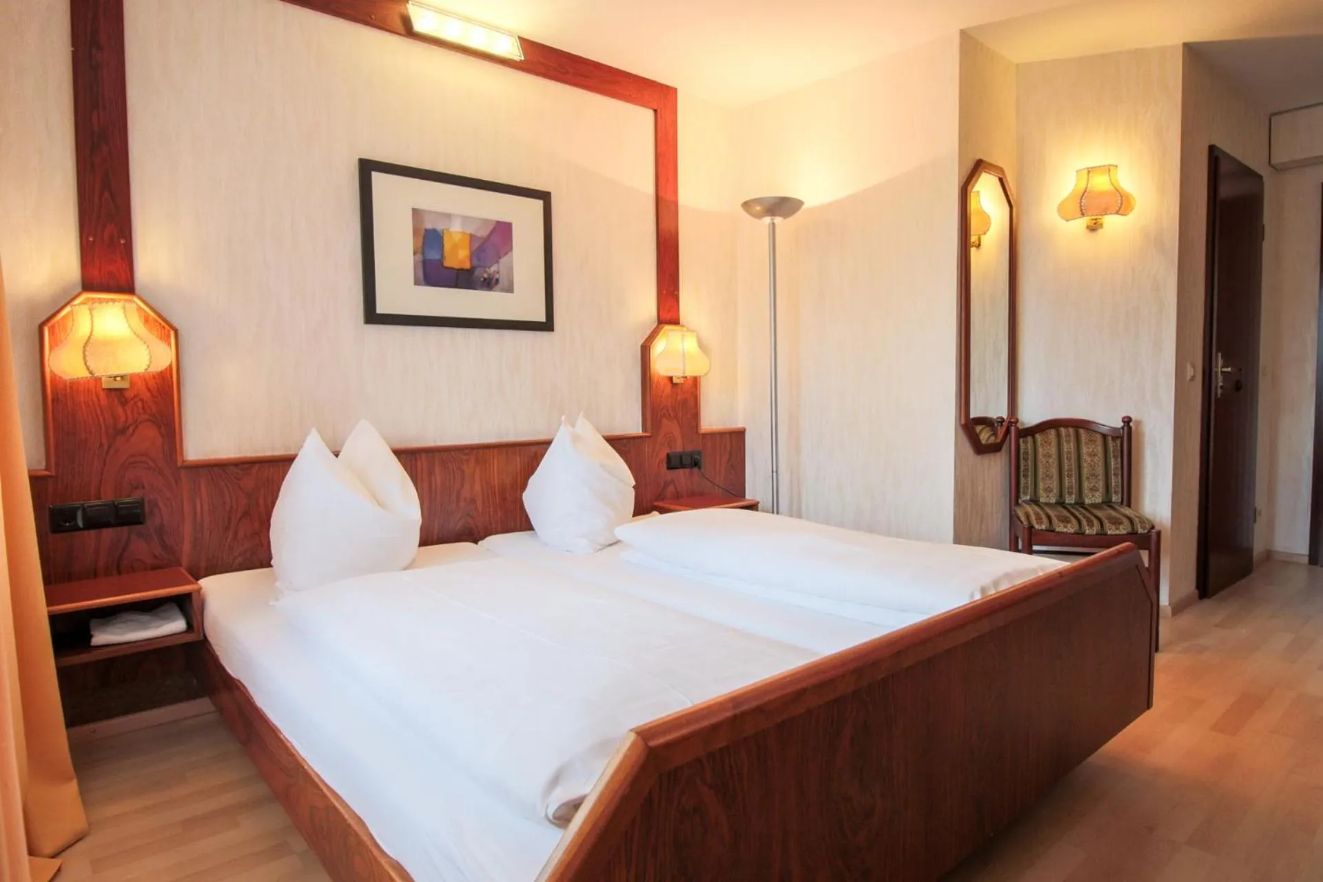 Bed in Hotel-Restaurant und Gästehaus Löwen