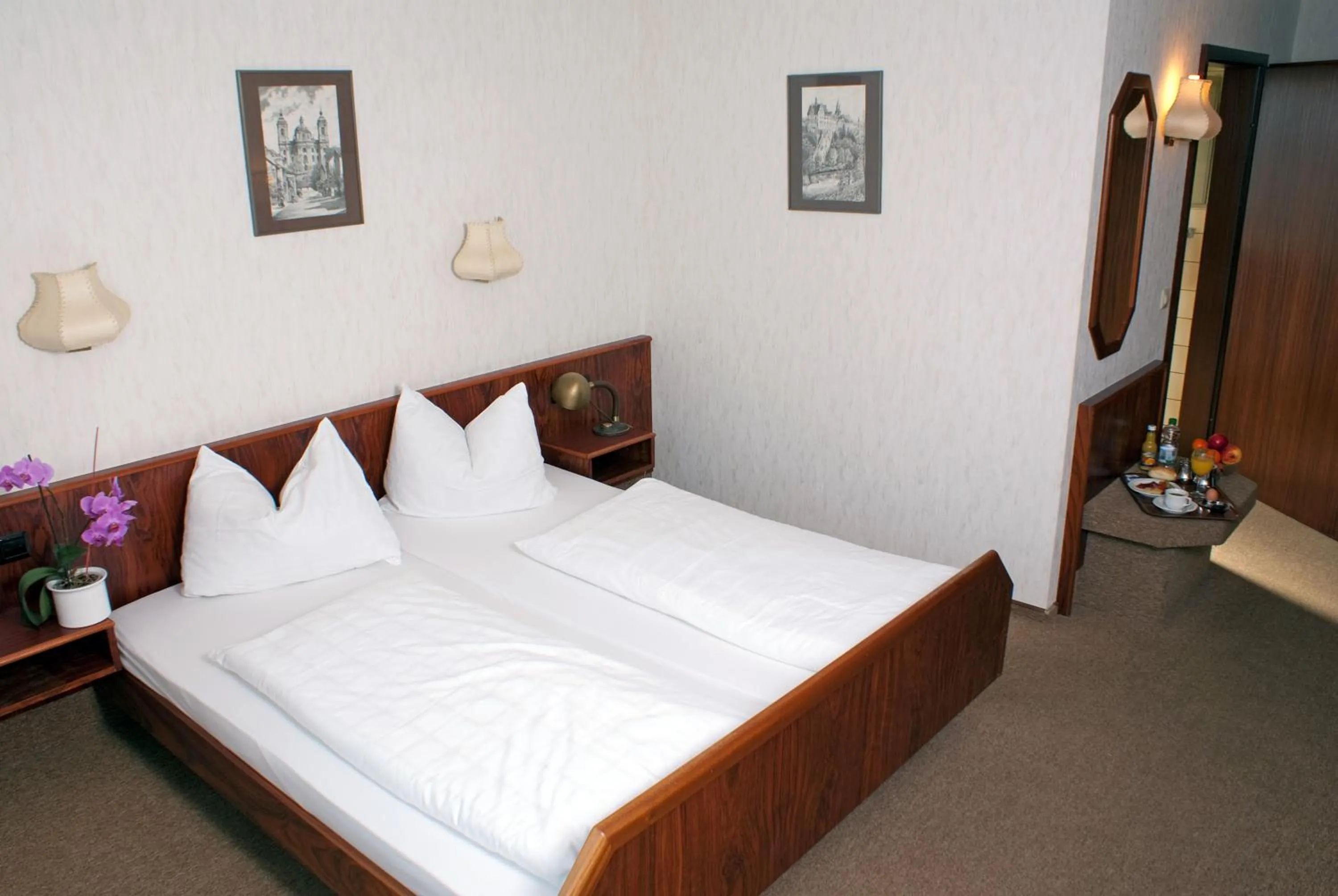 Bed in Hotel-Restaurant und Gästehaus Löwen