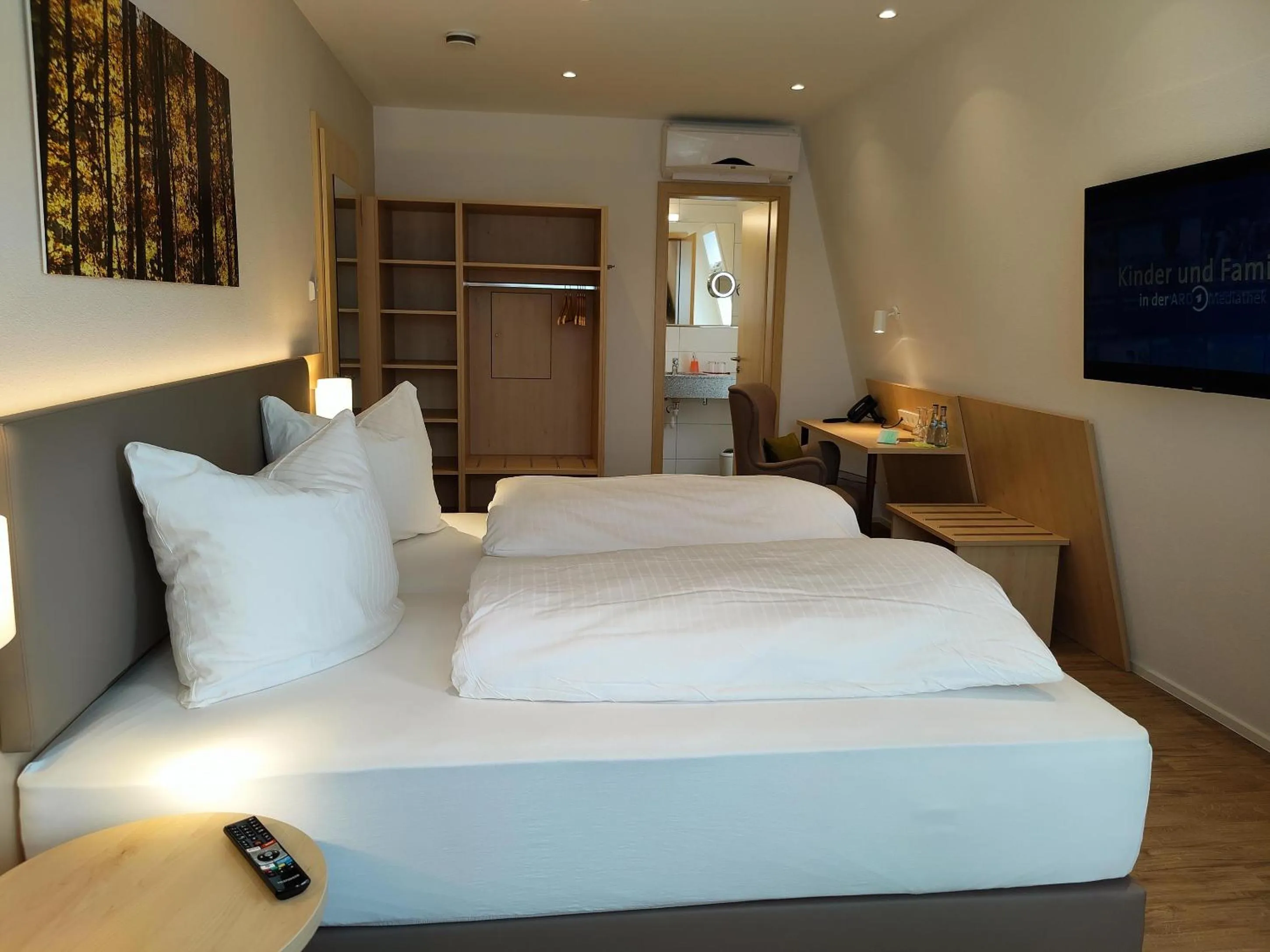 Bed in Hotel-Restaurant und Gästehaus Löwen