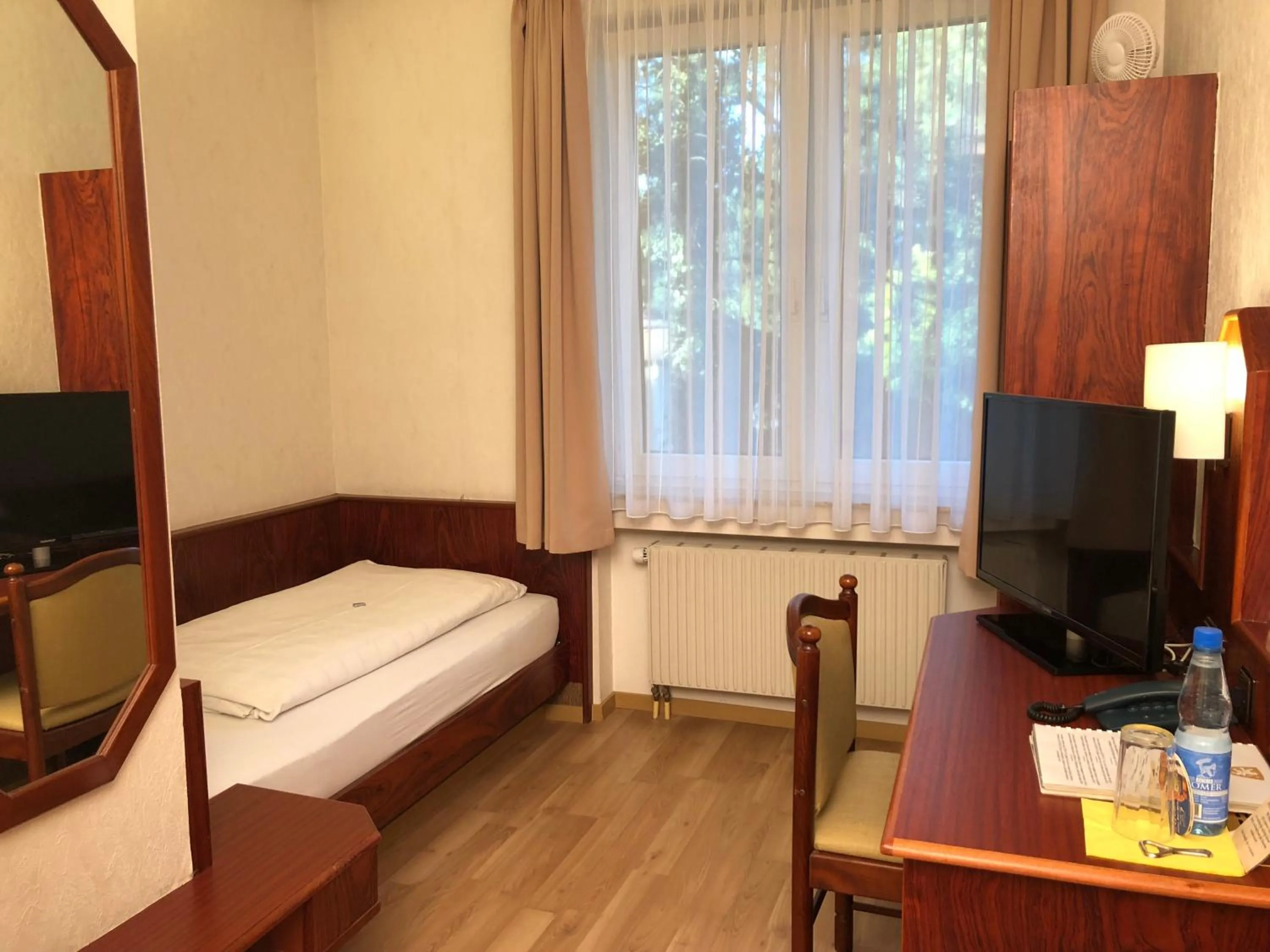 Bedroom, Bed in Hotel-Restaurant und Gästehaus Löwen