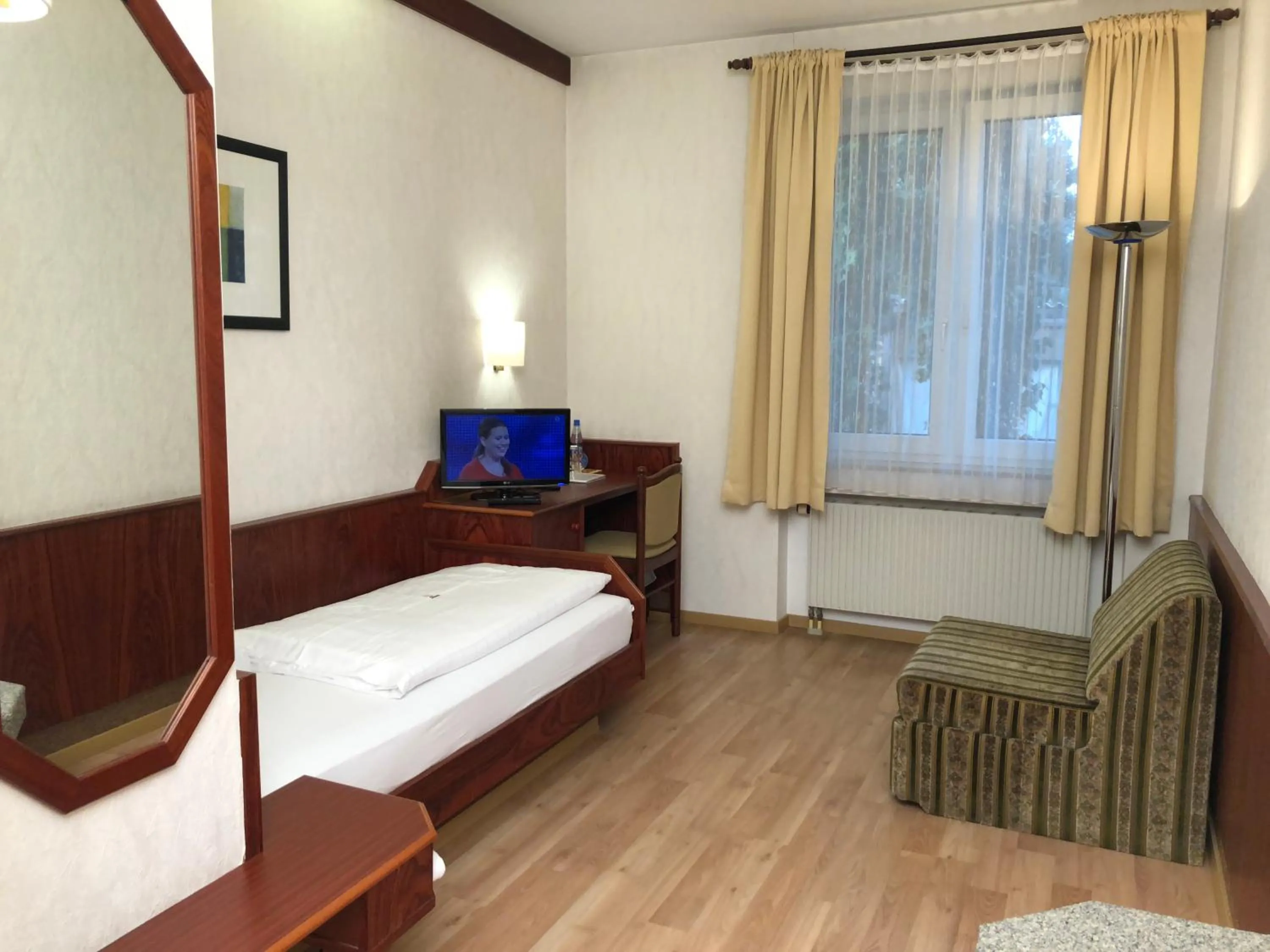 Bedroom, Bed in Hotel-Restaurant und Gästehaus Löwen