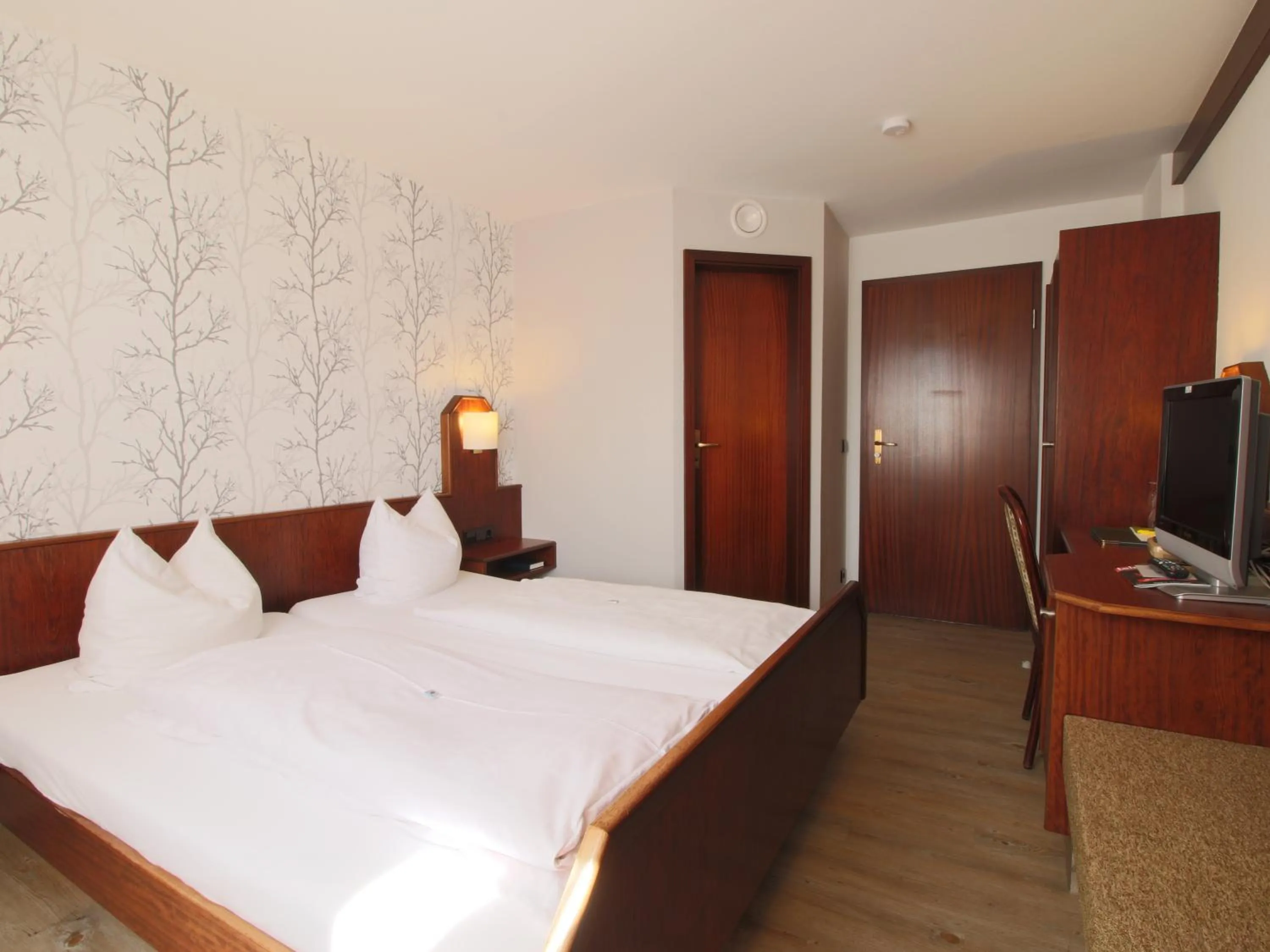 TV and multimedia, Bed in Hotel-Restaurant und Gästehaus Löwen