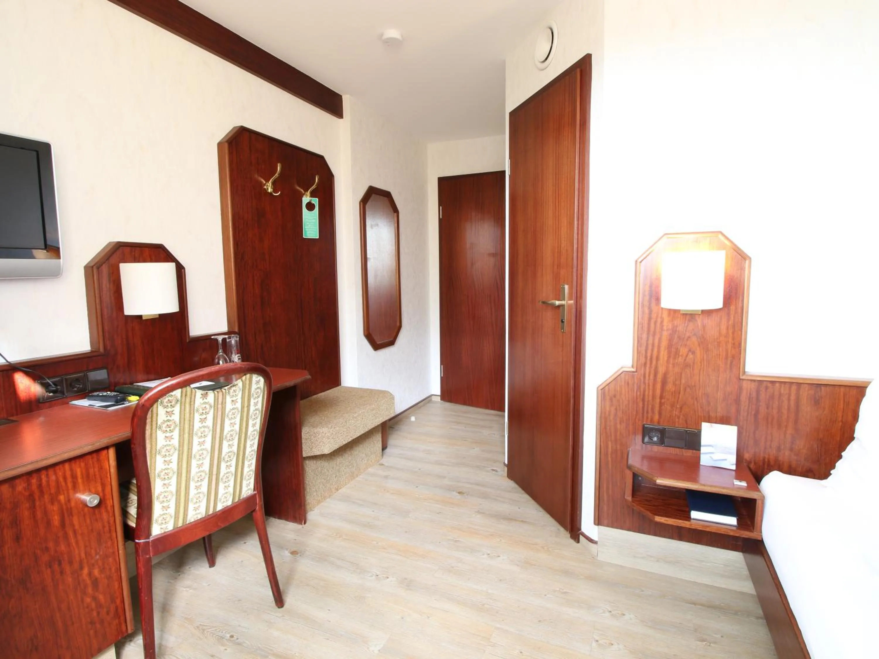 Bedroom, Bed in Hotel-Restaurant und Gästehaus Löwen