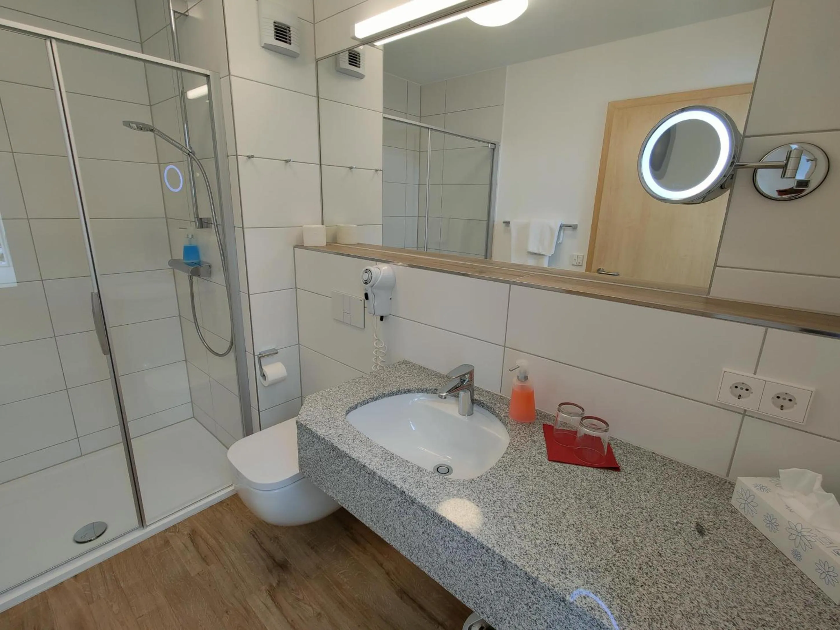 Shower in Hotel-Restaurant und Gästehaus Löwen