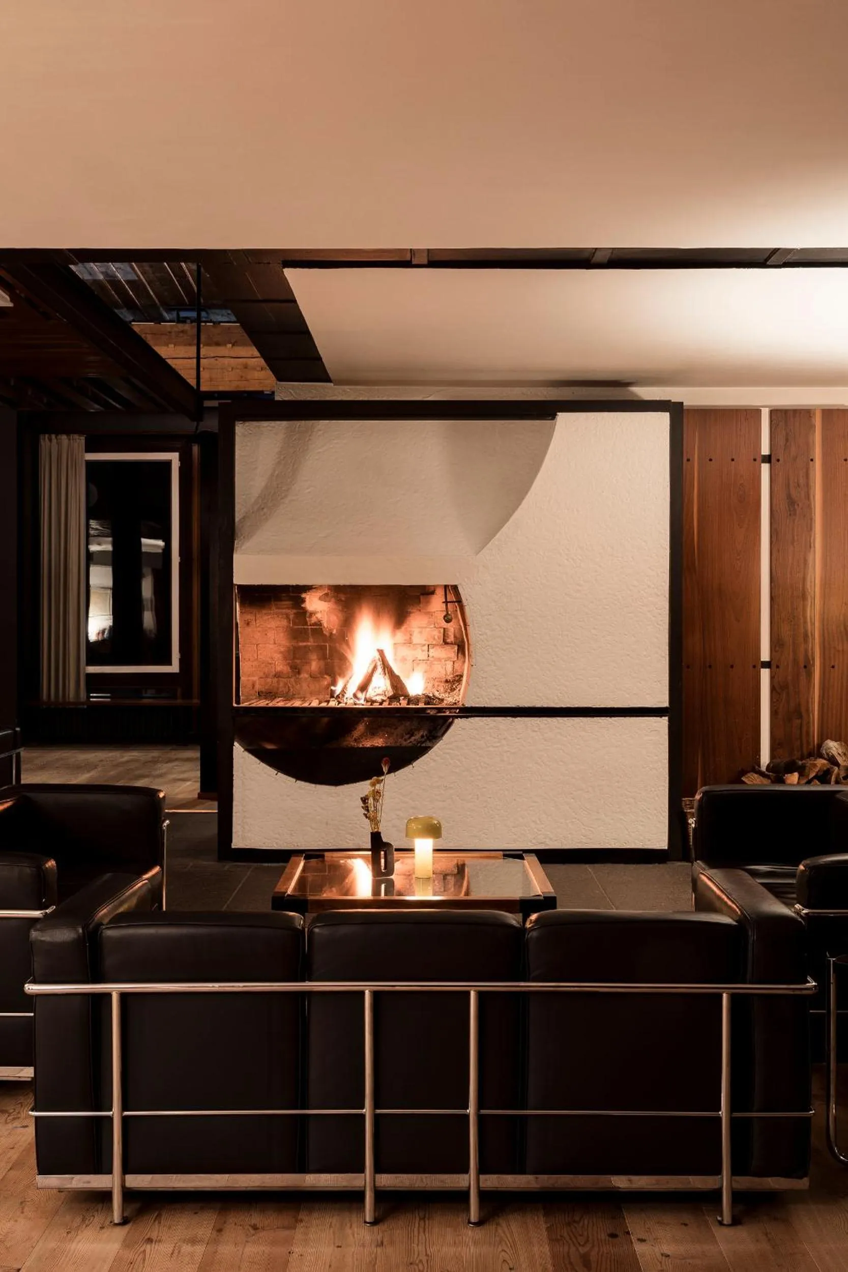 Communal lounge/ TV room in Hotel Boite