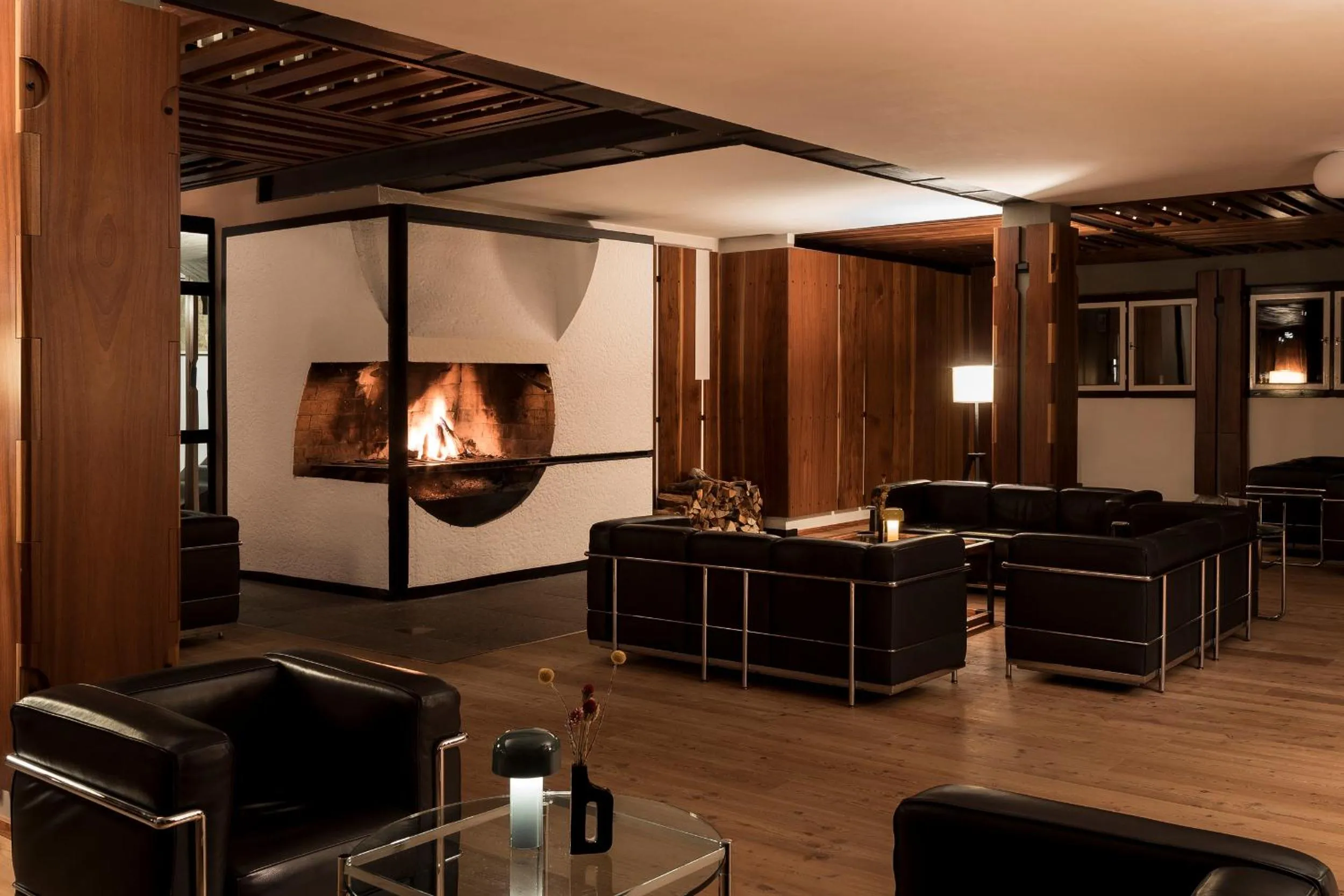 Communal lounge/ TV room in Hotel Boite