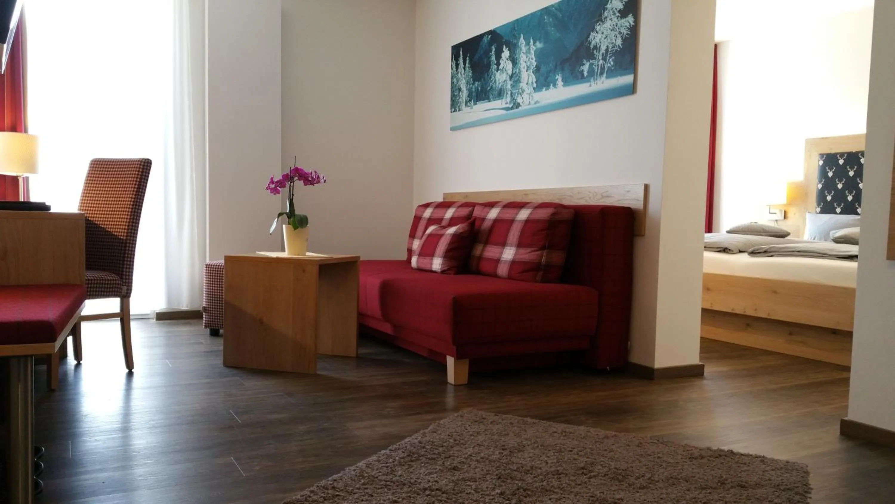 Living room, Bed in Landhotel Böld Oberammergau