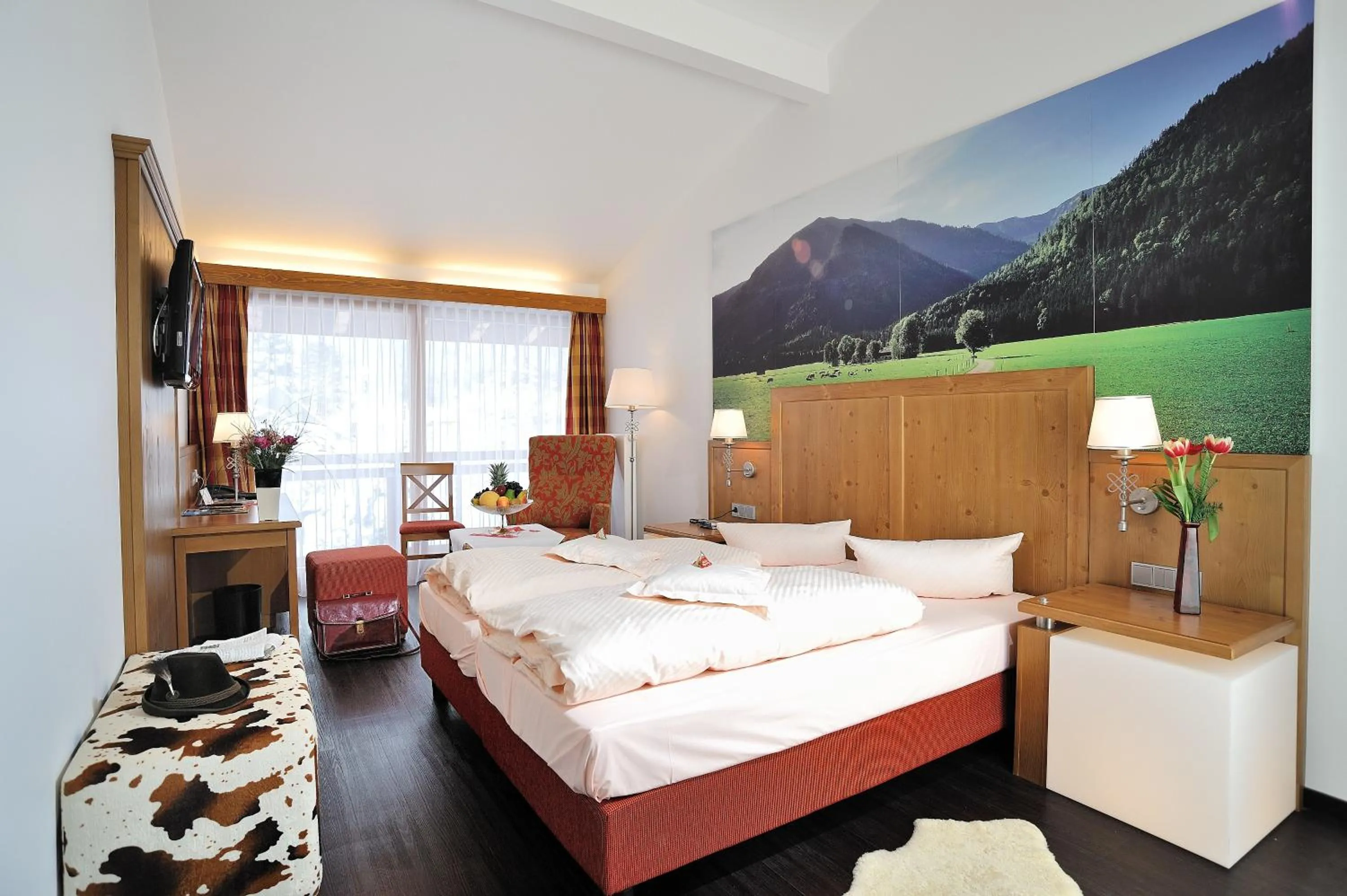 Photo of the whole room, Bed in Landhotel Böld Oberammergau