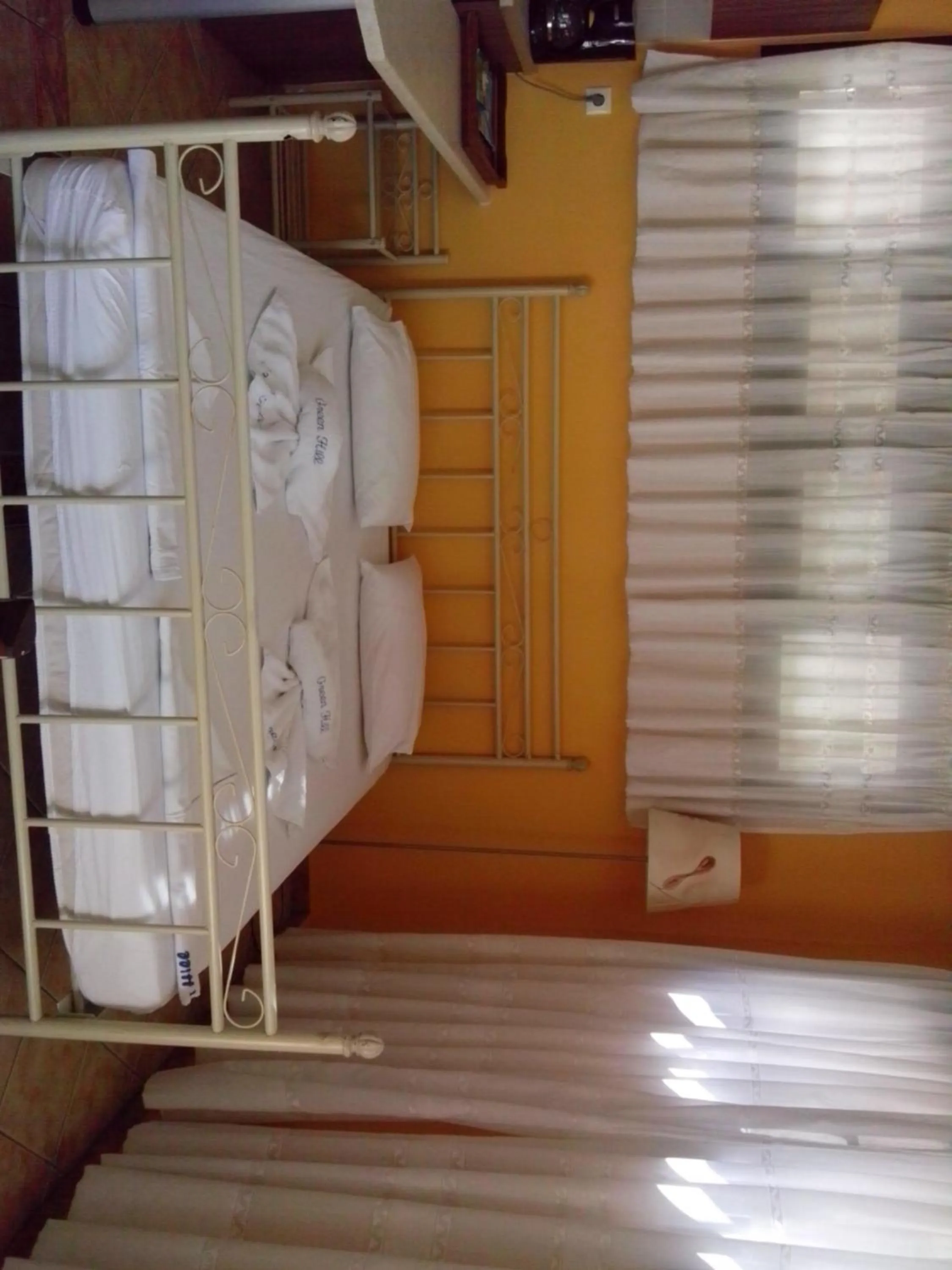 Bedroom, Bed in Green Hill Studios & Apartments