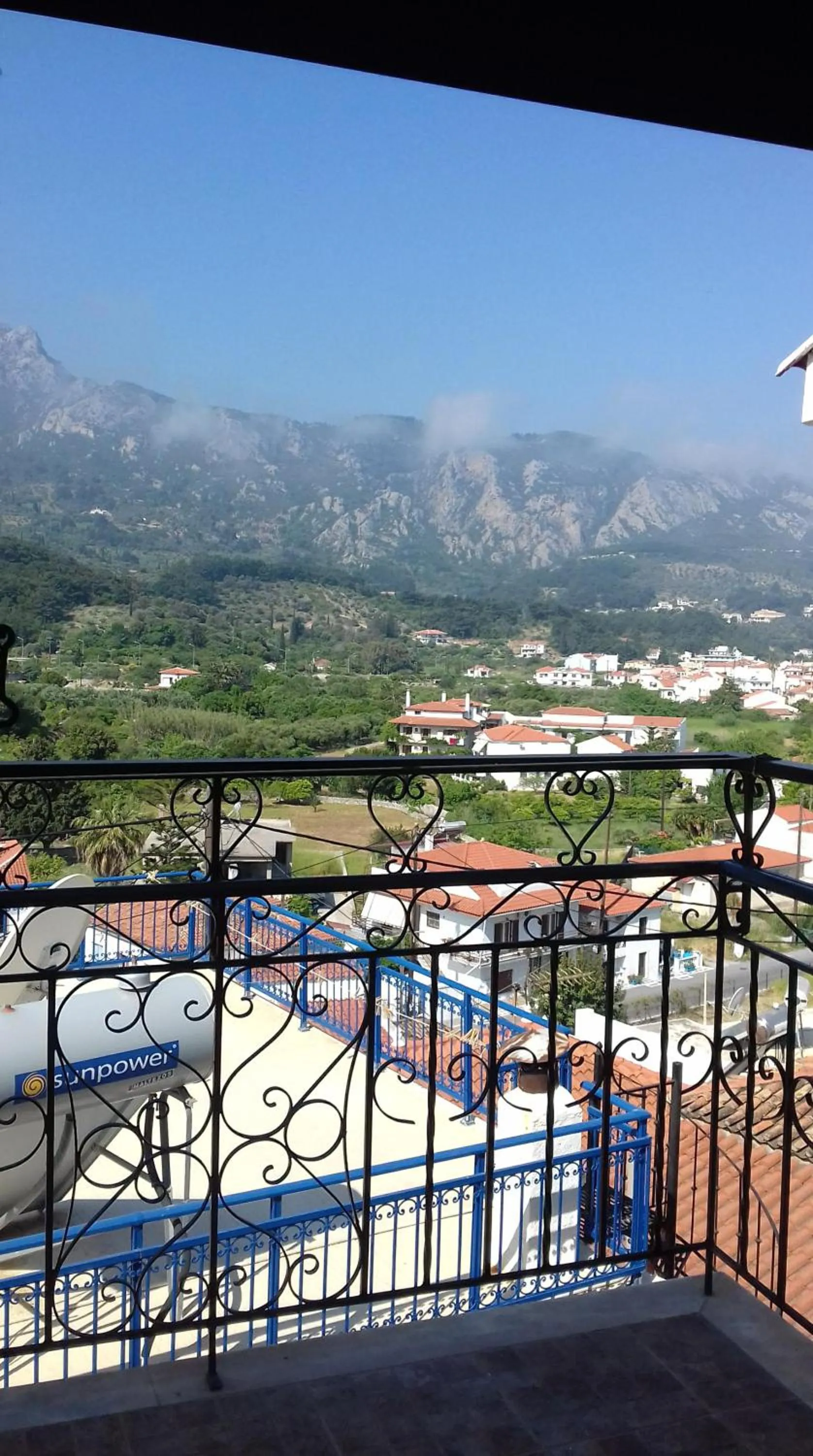 Green Hill Studios & Apartments