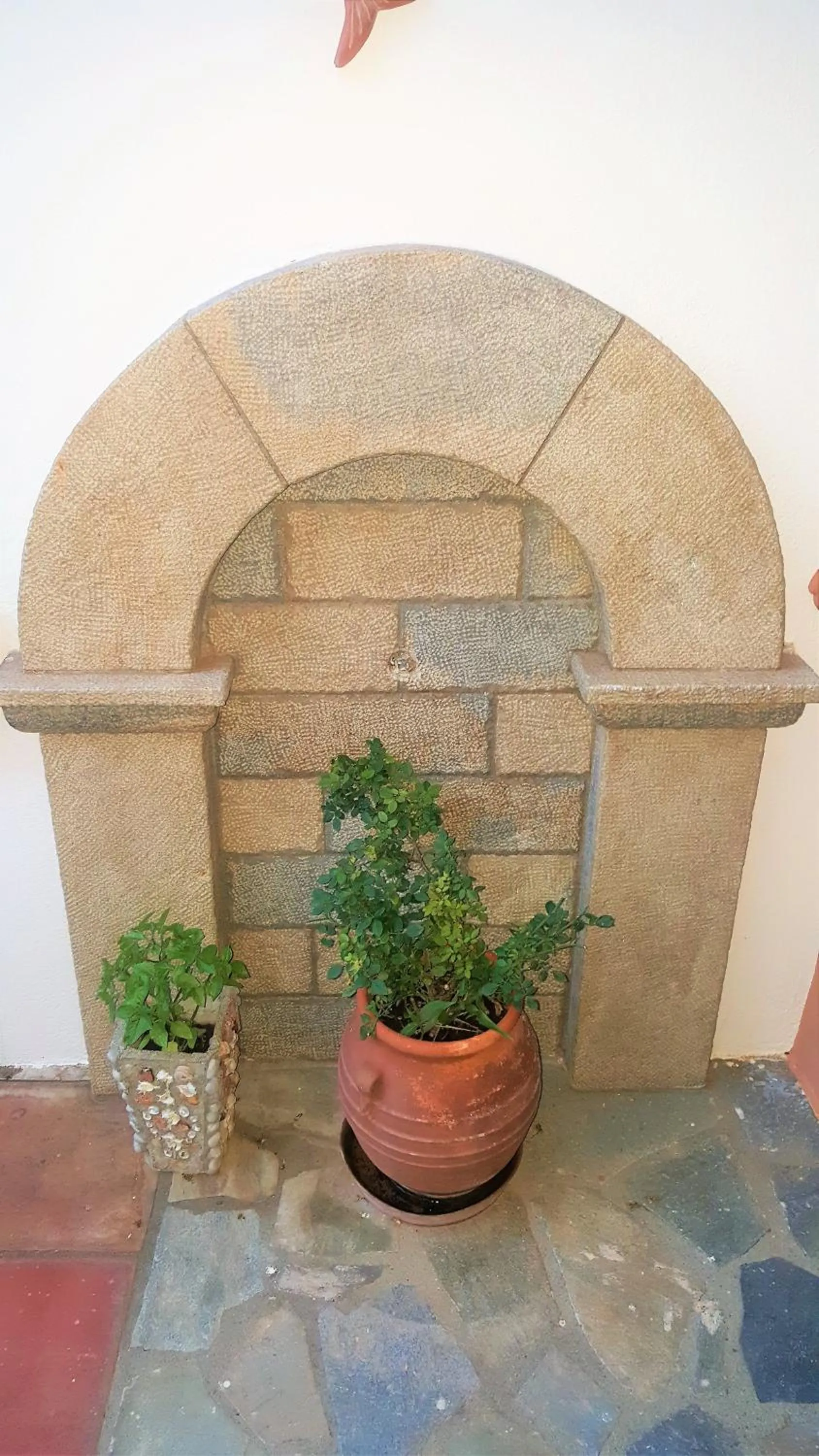 Decorative detail in Green Hill Studios & Apartments