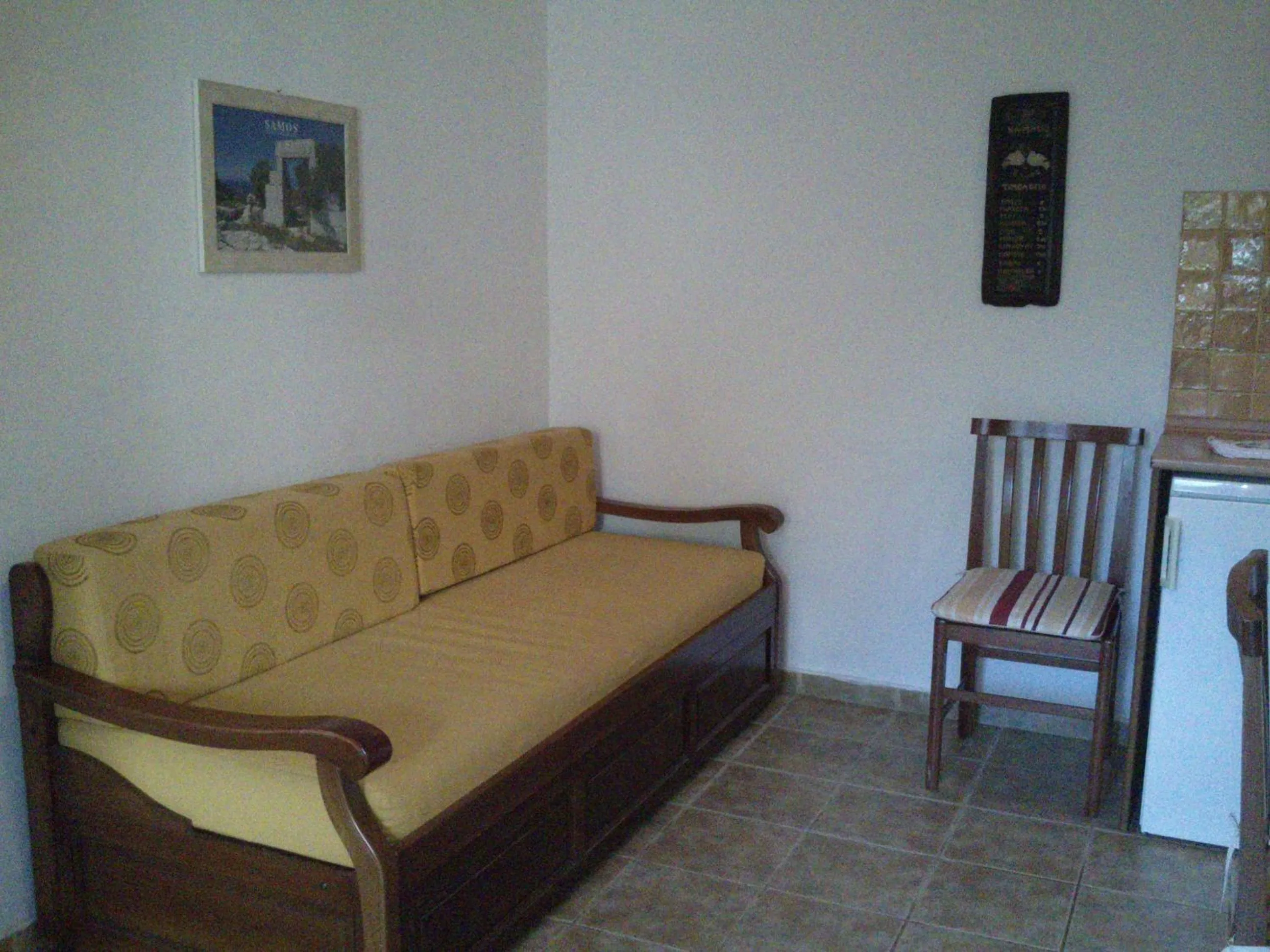 Seating area in Green Hill Studios & Apartments