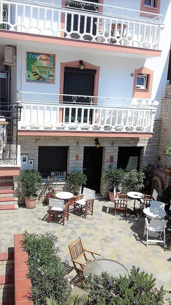 Green Hill Studios & Apartments