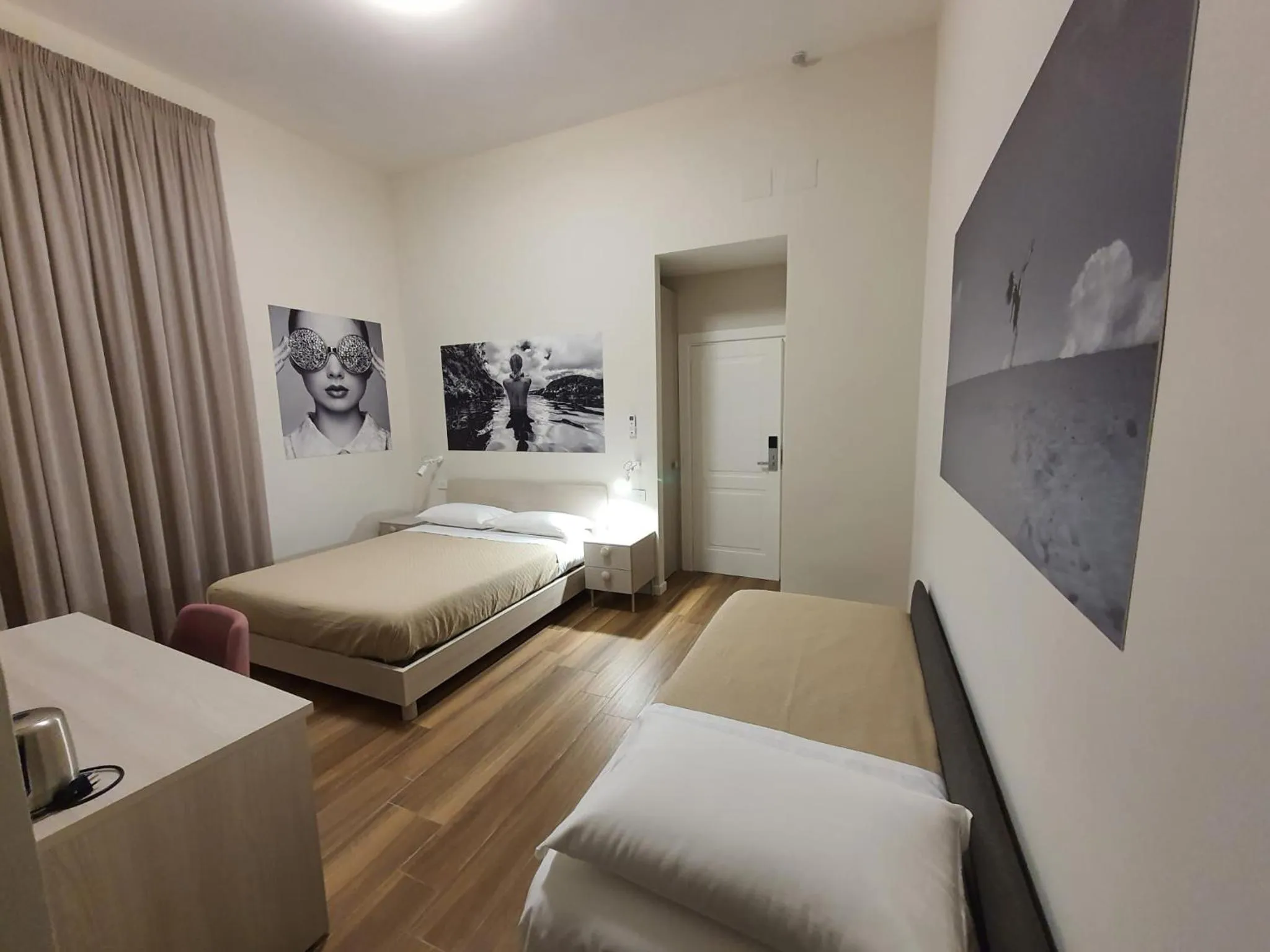 Photo of the whole room, Bed in Toledo Place