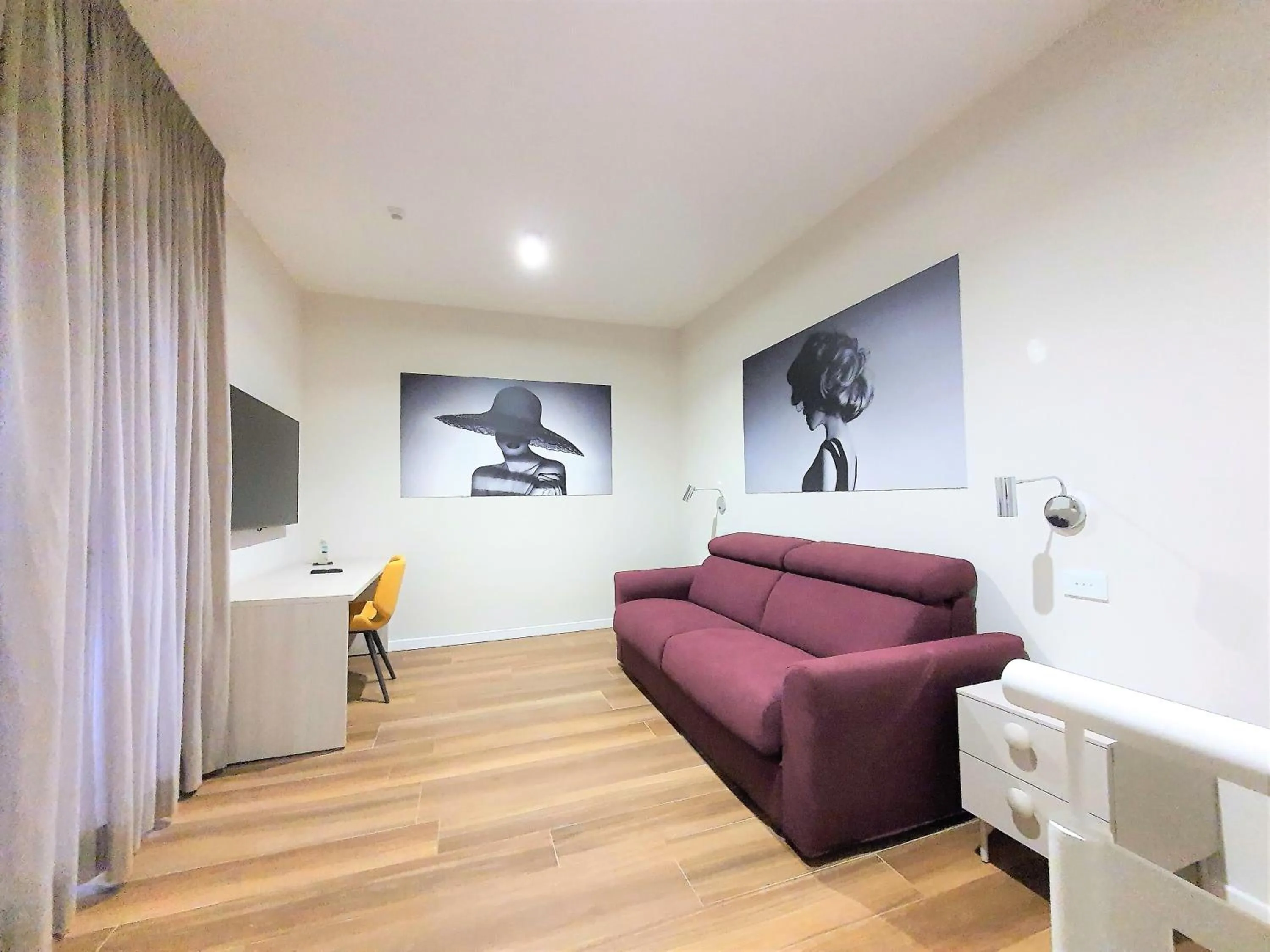 Photo of the whole room in Toledo Place