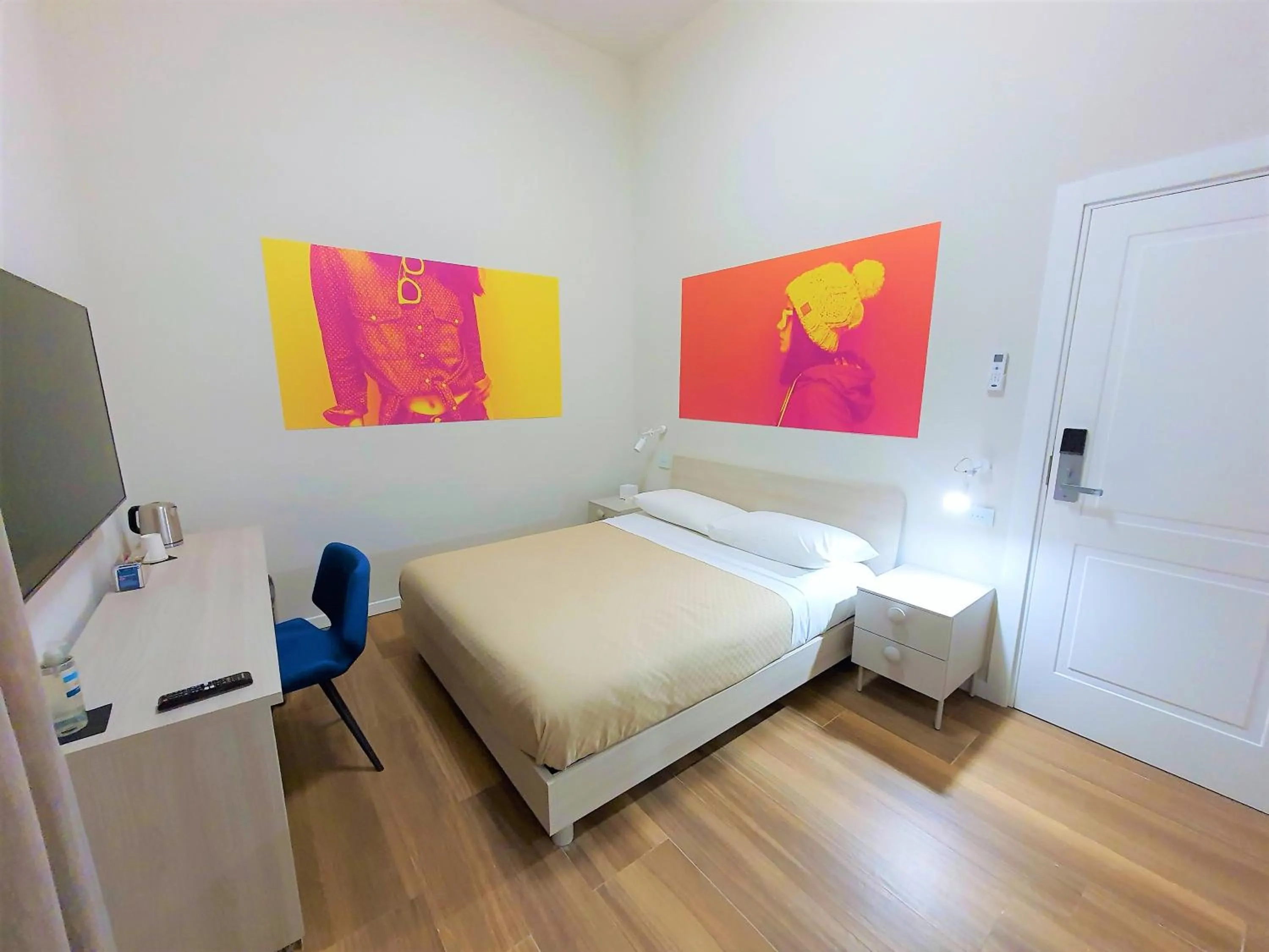 Photo of the whole room, Bed in Toledo Place