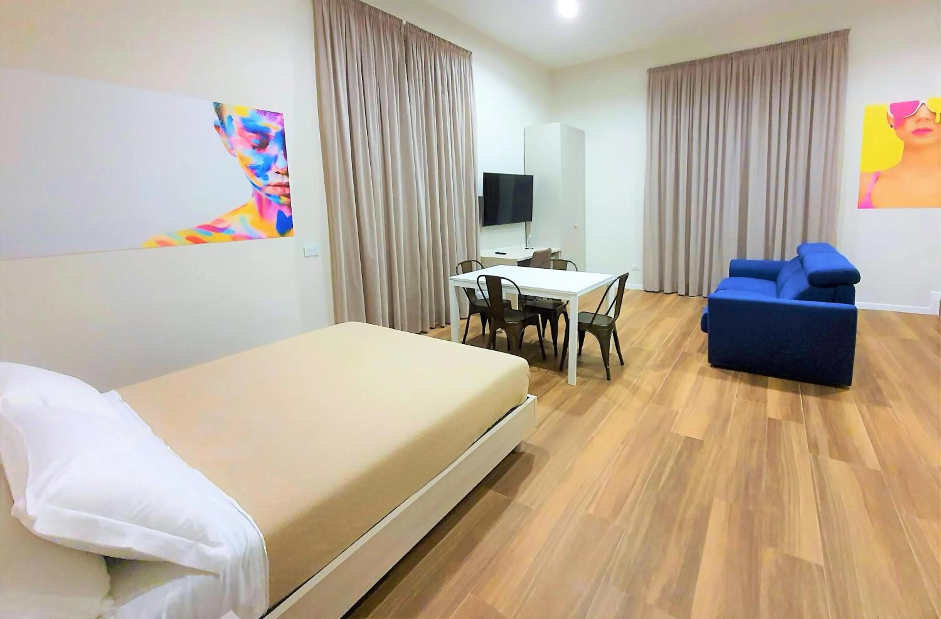 Photo of the whole room, Bed in Toledo Place