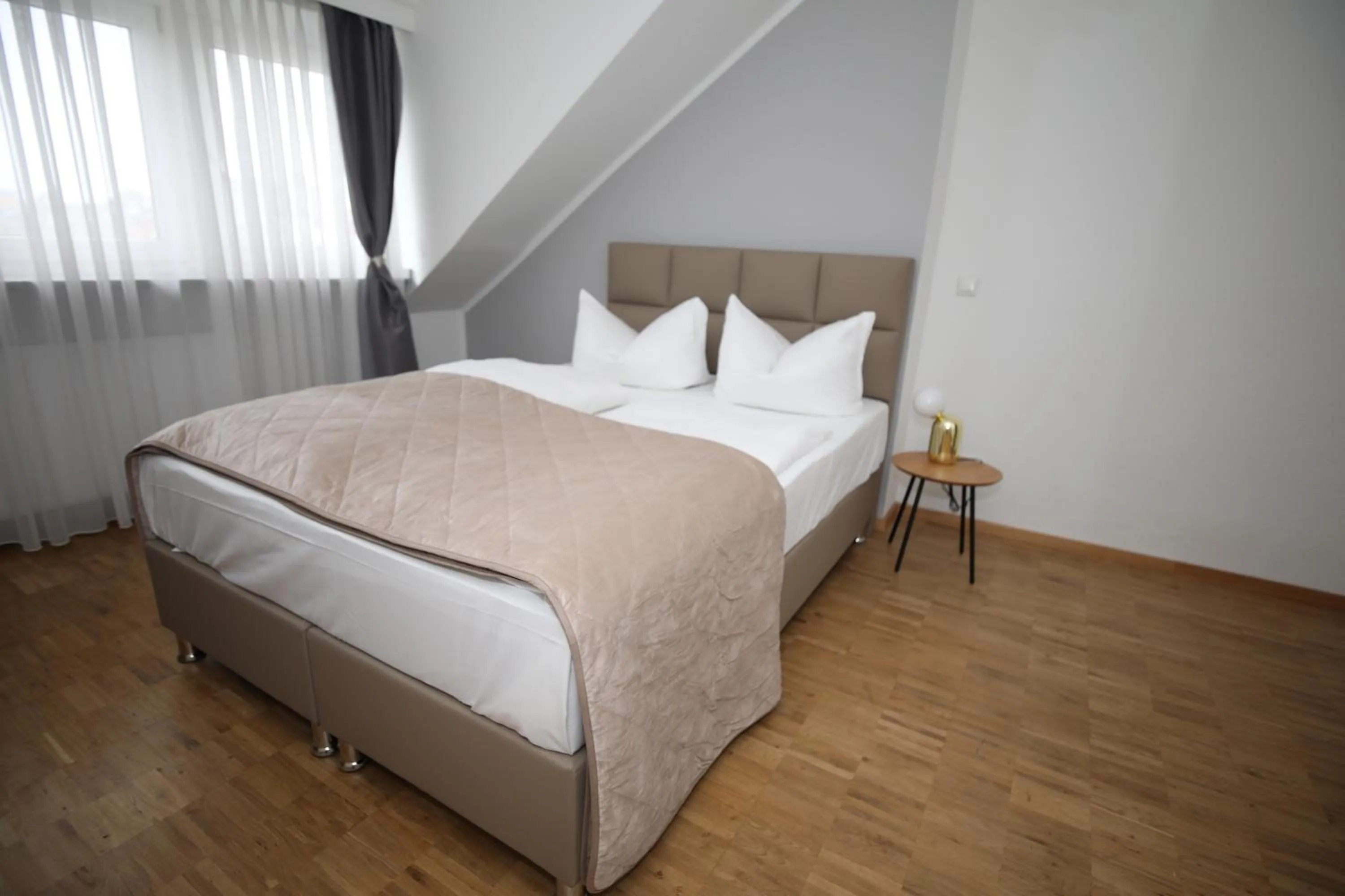 Bedroom, Bed in TM Hotel Düsseldorf