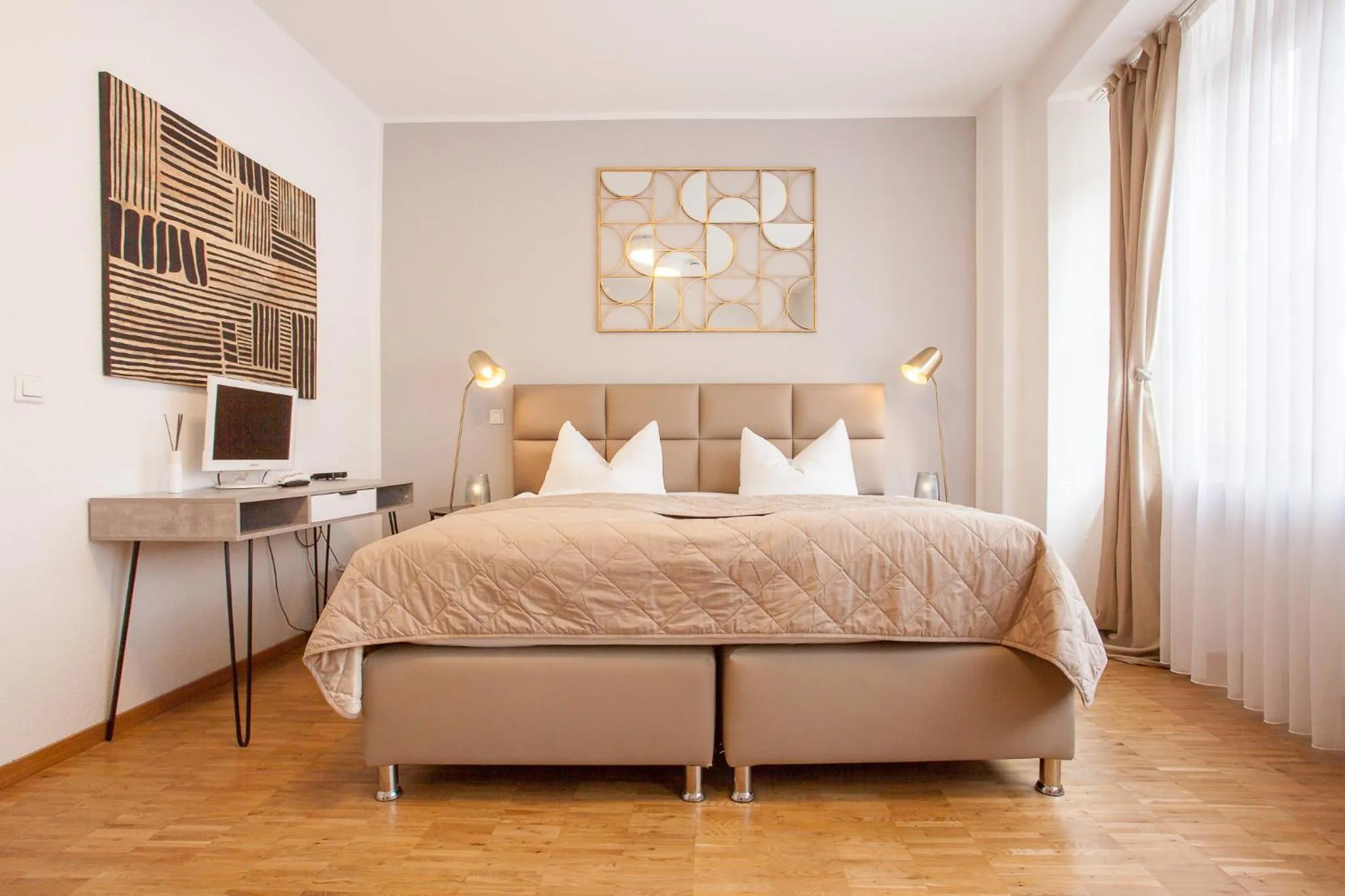 Photo of the whole room, Bed in TM Hotel Düsseldorf